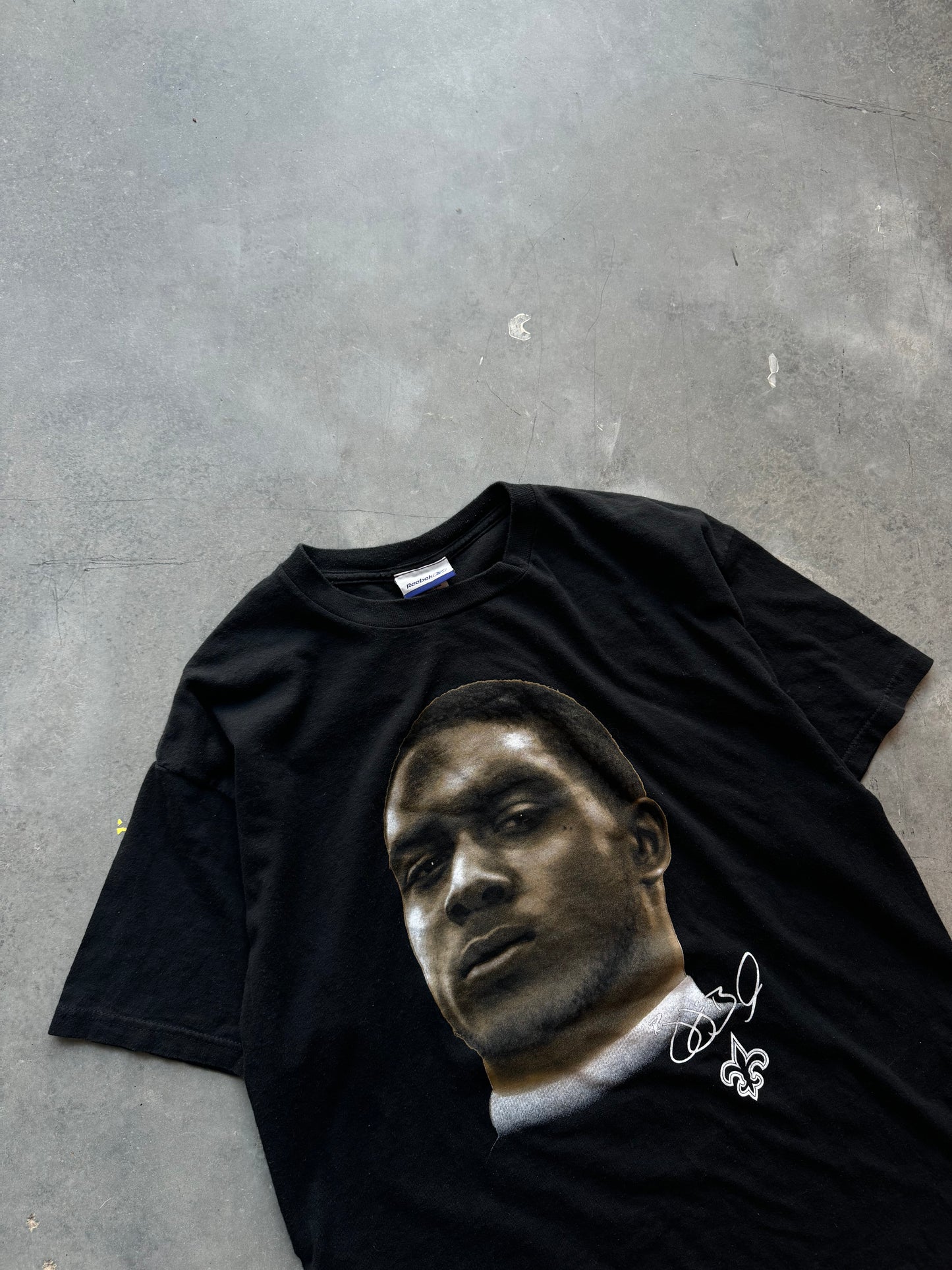 00’s New Orleans Saints Reggie Bush Vintage Air Brush Style Big Face Reebok NFL Tee (Large)