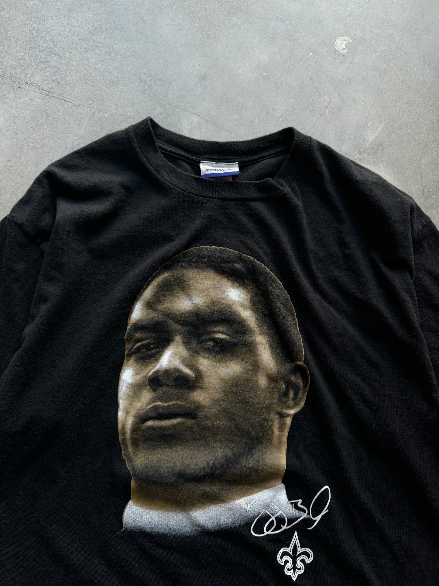 00’s New Orleans Saints Reggie Bush Vintage Air Brush Style Big Face Reebok NFL Tee (Large)