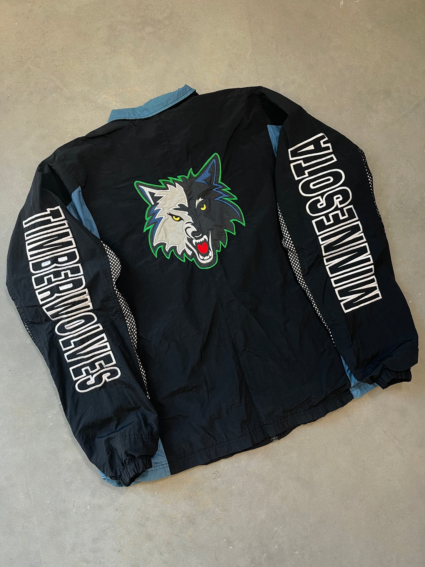 90’s Minnesota Timberwolves Vintage Champion NBA Spellout Windbreaker Jacket (XL)