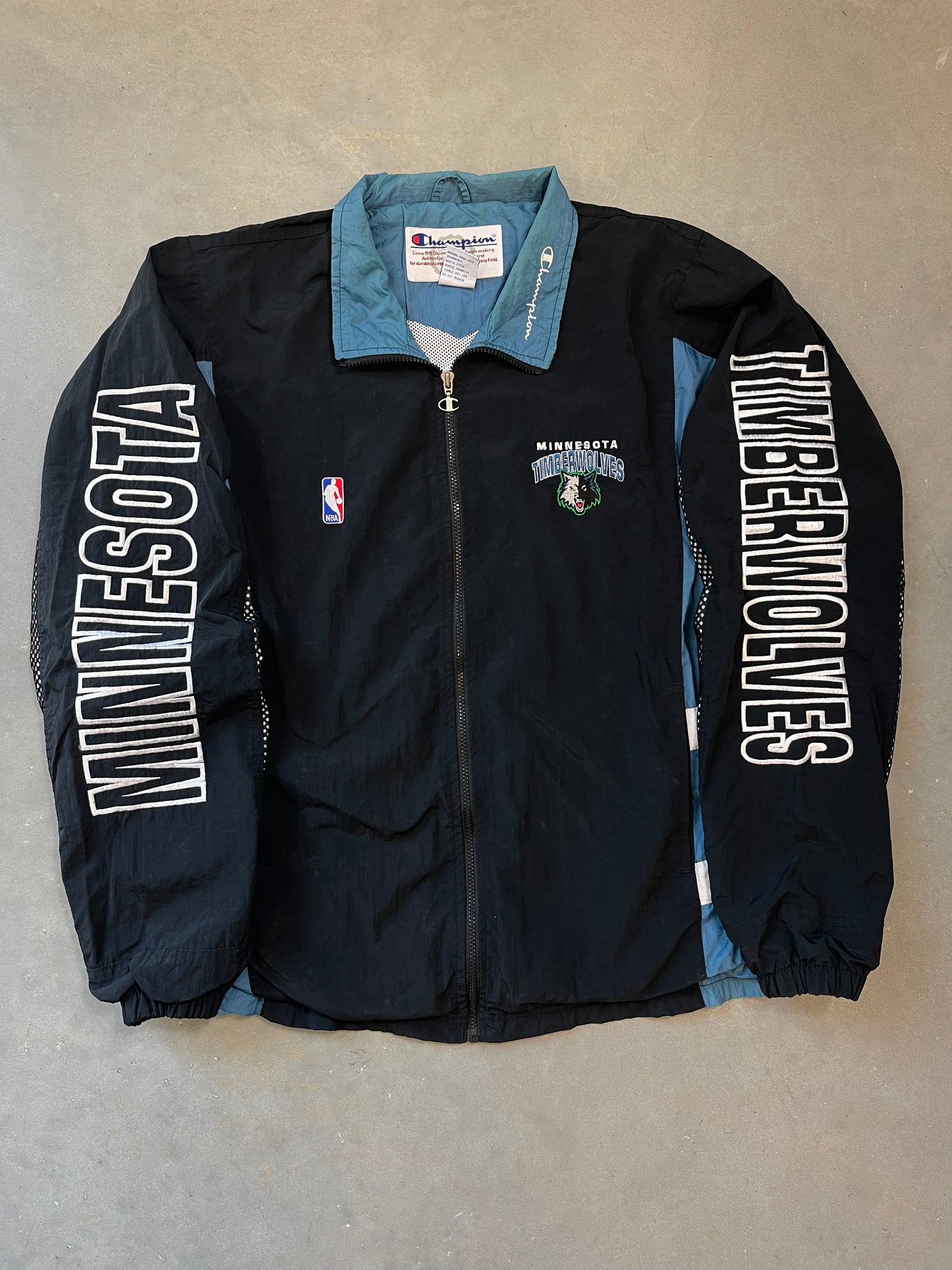 90’s Minnesota Timberwolves Vintage Champion NBA Spellout Windbreaker Jacket (XL)