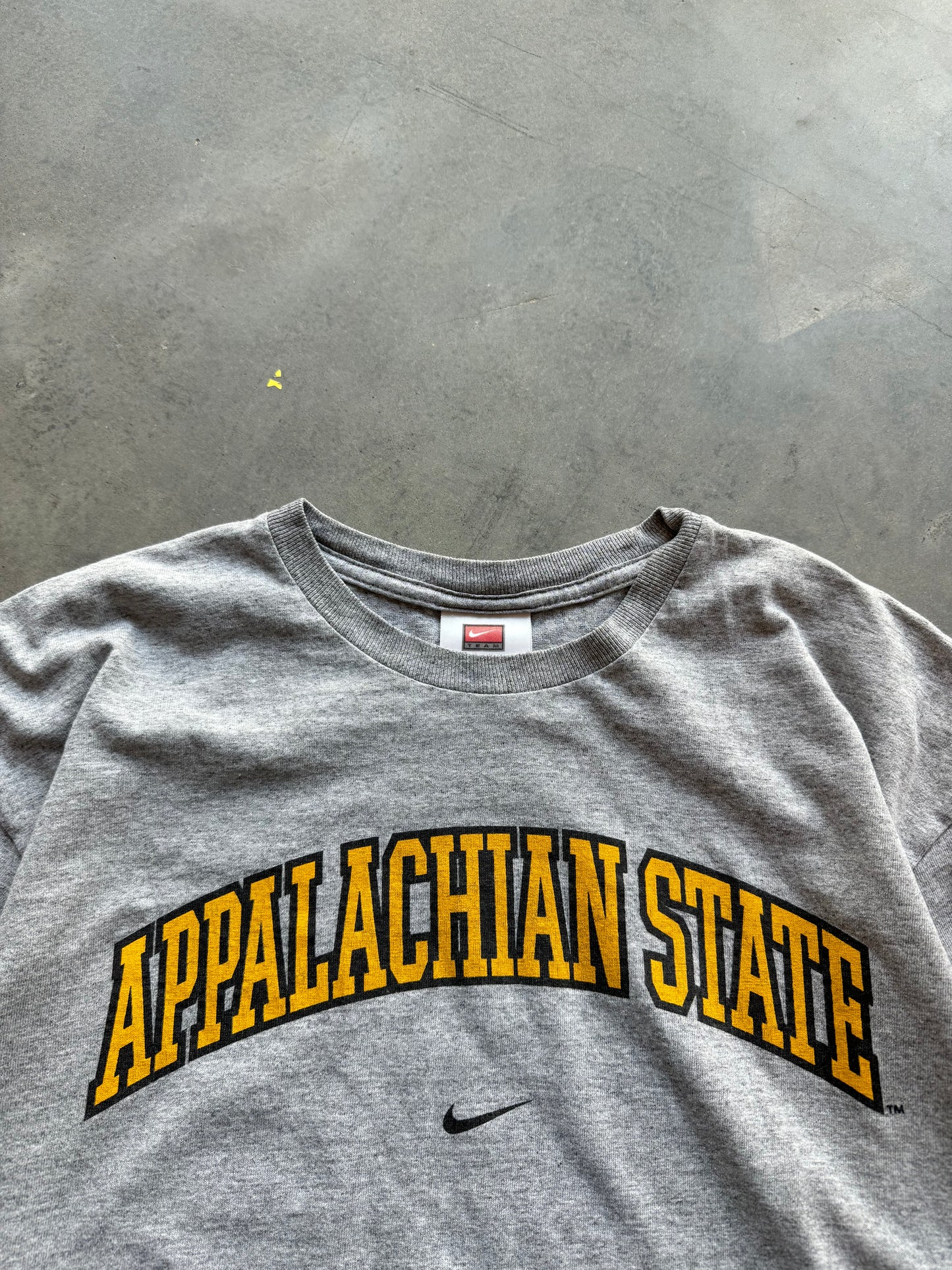 00’s Appalachian State Mountaineers Vintage Nike Mini Swoosh College Tee (Large)