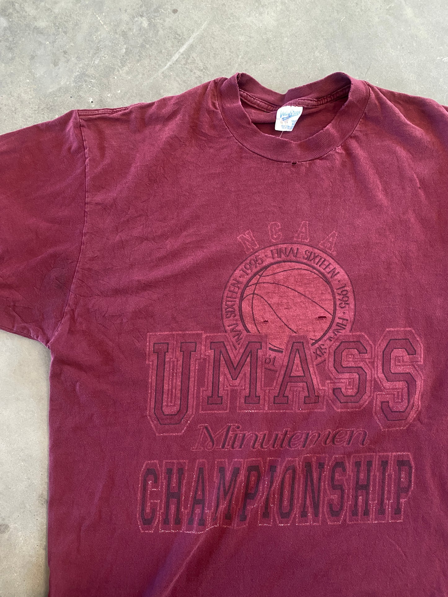 1995 U Mass Minute Men Vintage Sweet Sixteen NCAA Championship Tee (XL)