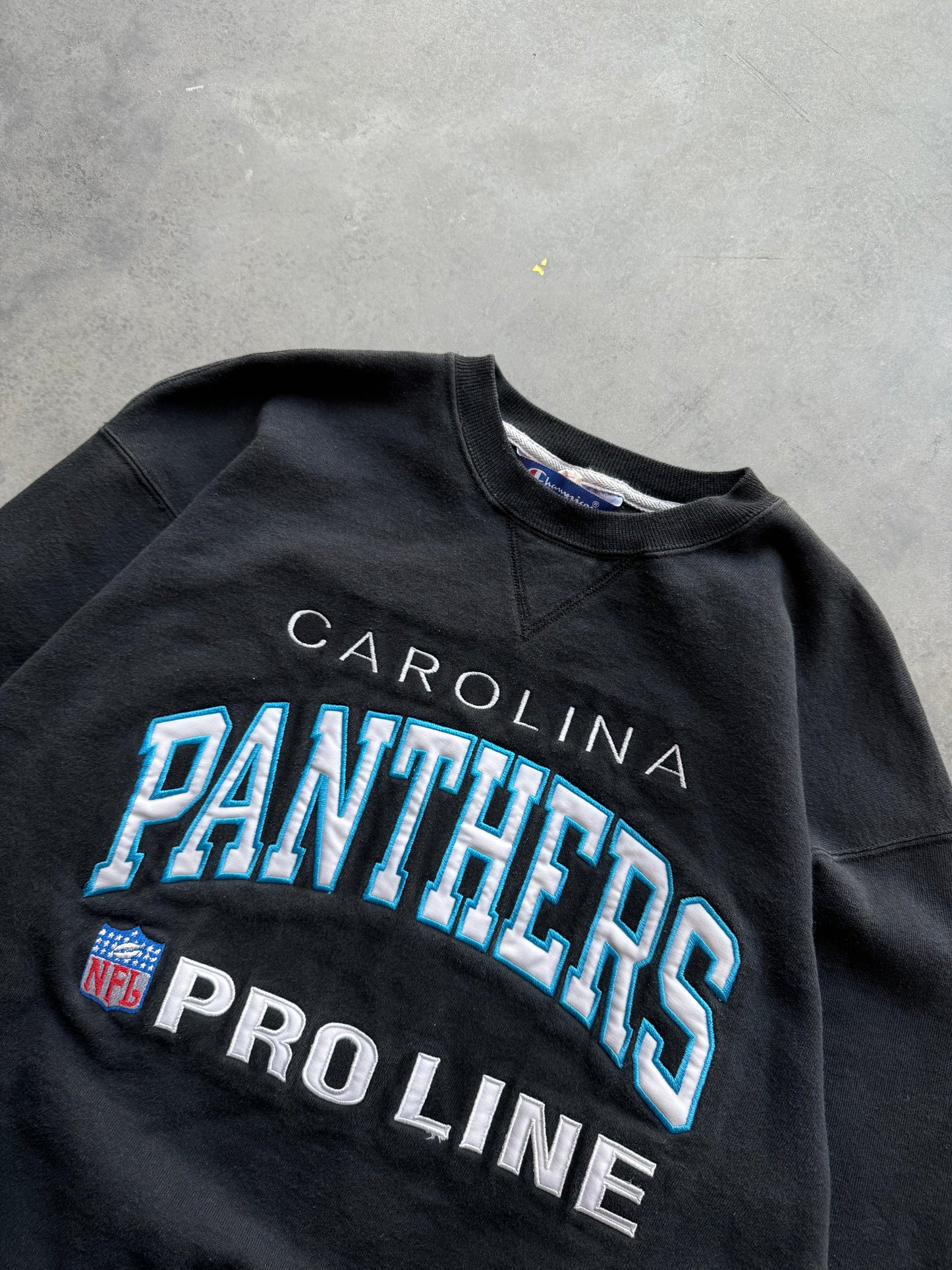 90’s Carolina Panthers Vintage Champion NFL Pro Line Heavyweight Embroidered Crewneck (Large)