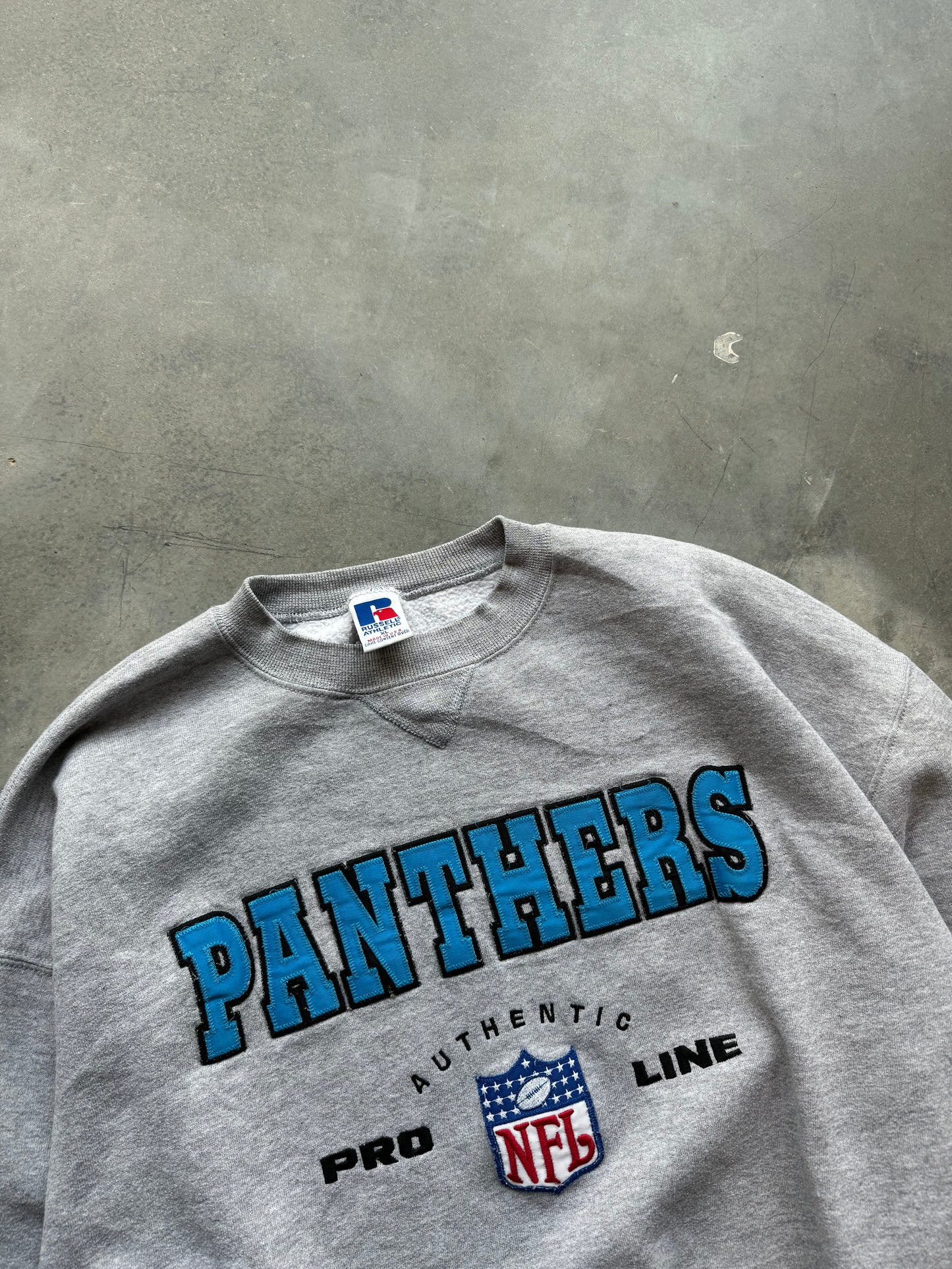 90’s Carolina Panthers Vintage Russell Athletic NFL Pro Line Embroidered Crewneck (XL)