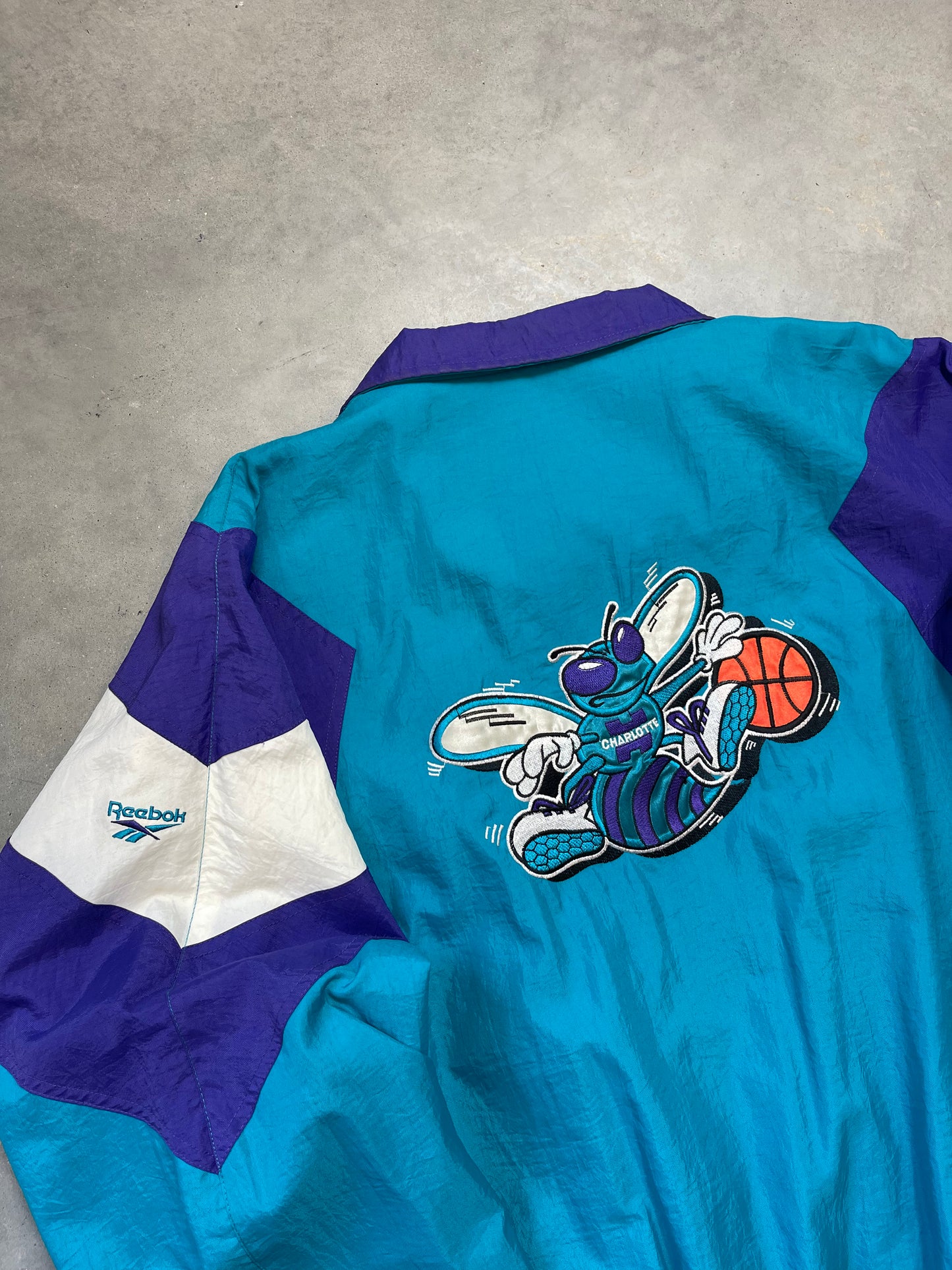 90’s Charlotte Hornets Vintage Reebok NBA Windbreaker Jacket (XXL)