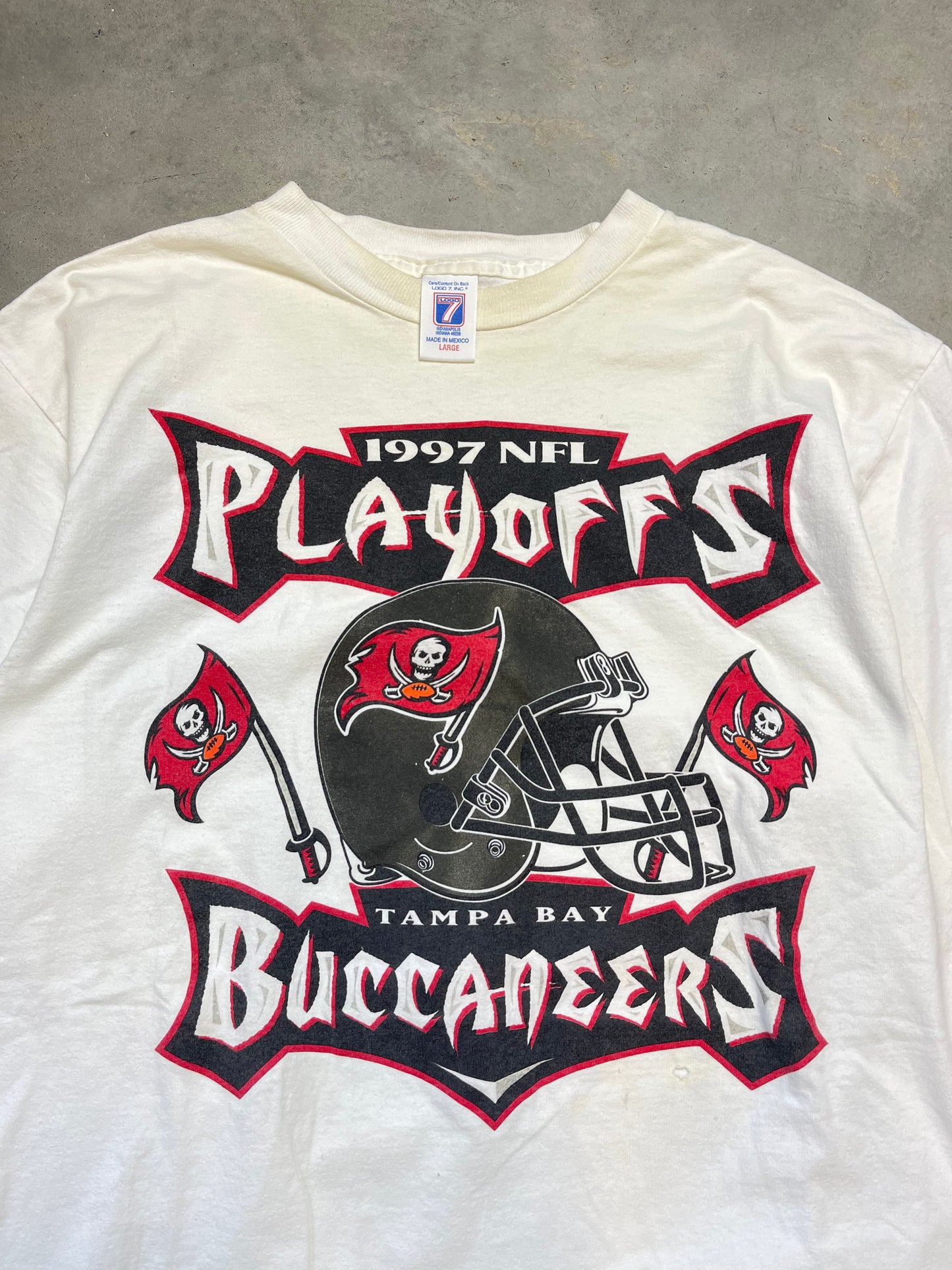 1997 Tampa Bay Buccaneers Vintage NFL Playoffs Logo 7 Tee (Large)