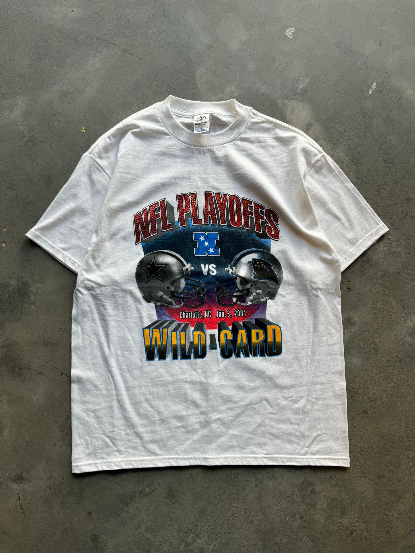 2004 Carolina Panthers vs. Dallas Cowboys Vintage NFL Wild Card Playoffs Roster Match Up Tee - Deadstock (Large)