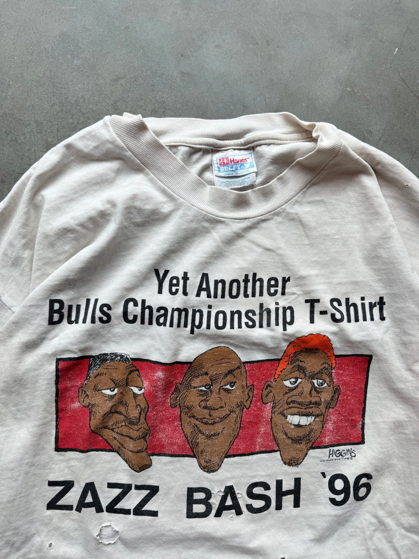 1996 Chicago Bulls “Yet Another Bulls Championship T-Shirt” Zazz Bash Pippen, Jordan & Rodman Distressed Caricature NBA Tee (XL)
