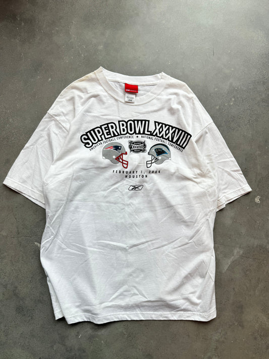 2004 Carolina Panthers vs. New England Patriots Super Bowl XXXVIII Arch Logo Tee - Deadstock (Large)