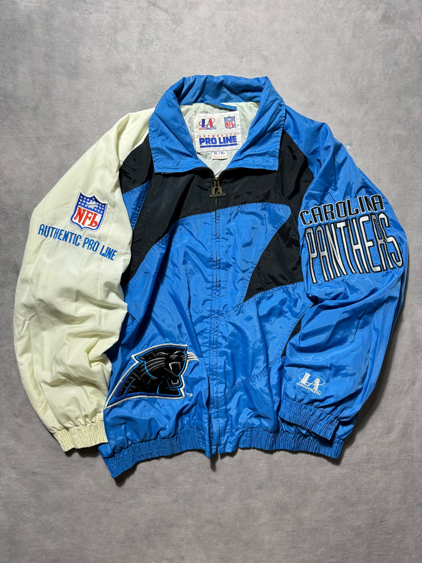90’s Carolina Panthers Vintage Logo Athletic Shark Tooth Big Logo NFL Windbreaker Jacket (XL)