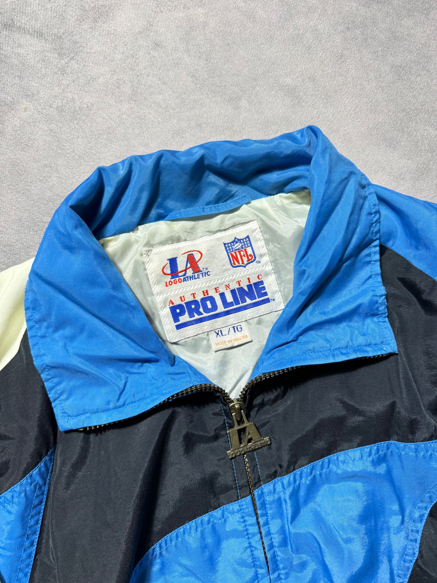 90’s Carolina Panthers Vintage Logo Athletic Shark Tooth Big Logo NFL Windbreaker Jacket (XL)