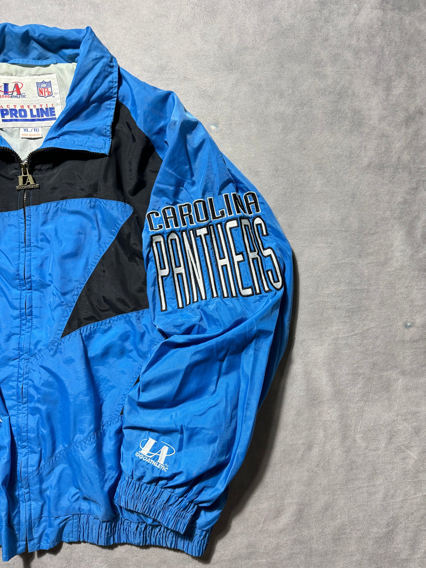 90’s Carolina Panthers Vintage Logo Athletic Shark Tooth Big Logo NFL Windbreaker Jacket (XL)