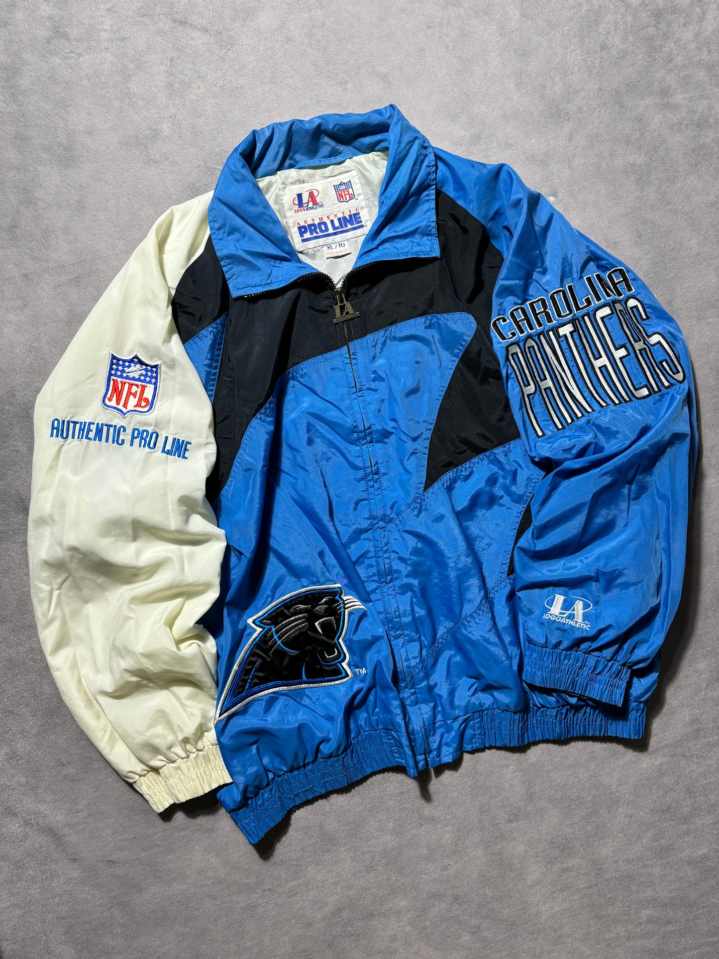 90’s Carolina Panthers Vintage Logo Athletic Shark Tooth Big Logo NFL Windbreaker Jacket (XL)