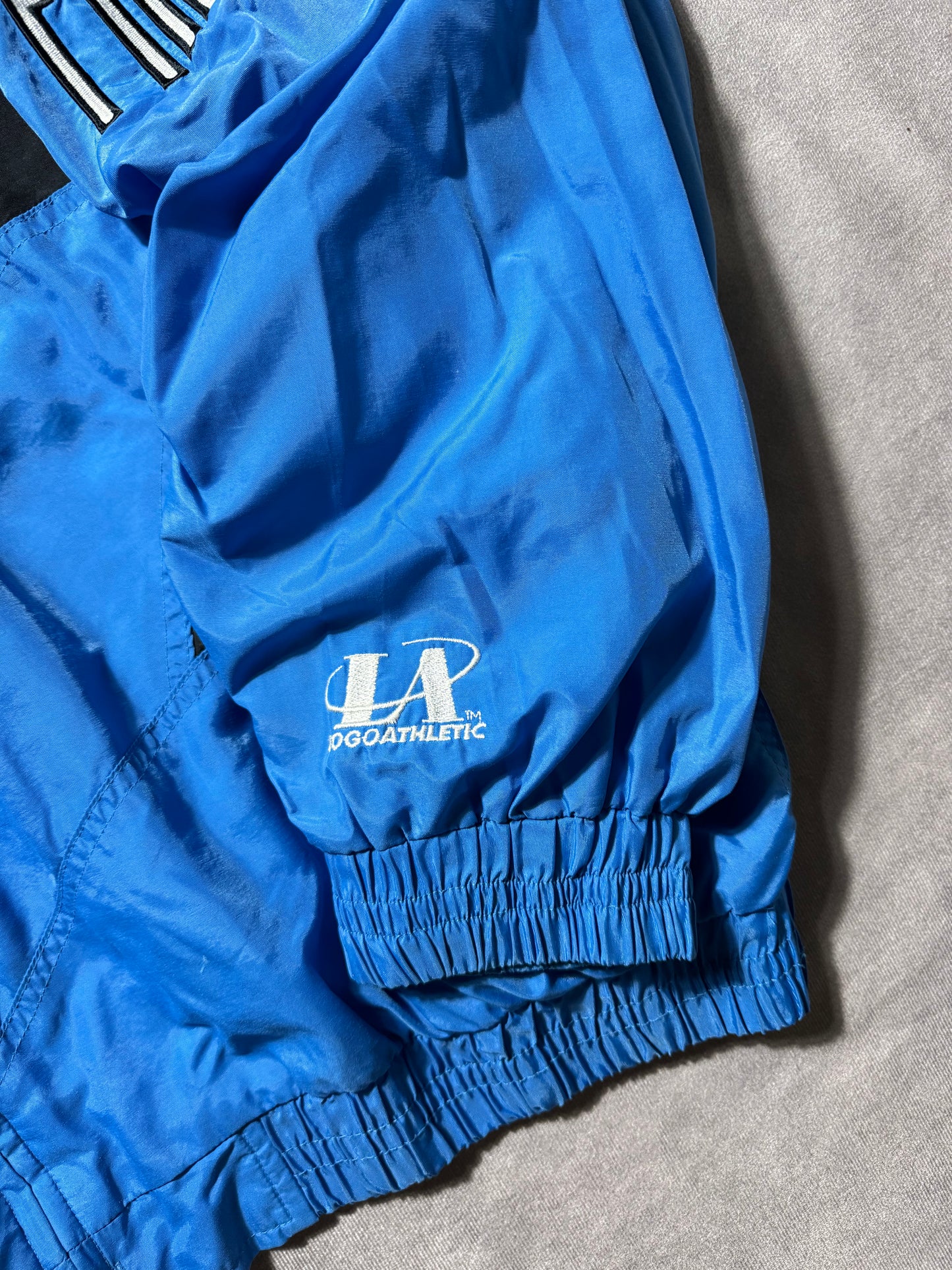 90’s Carolina Panthers Vintage Logo Athletic Shark Tooth Big Logo NFL Windbreaker Jacket (XL)