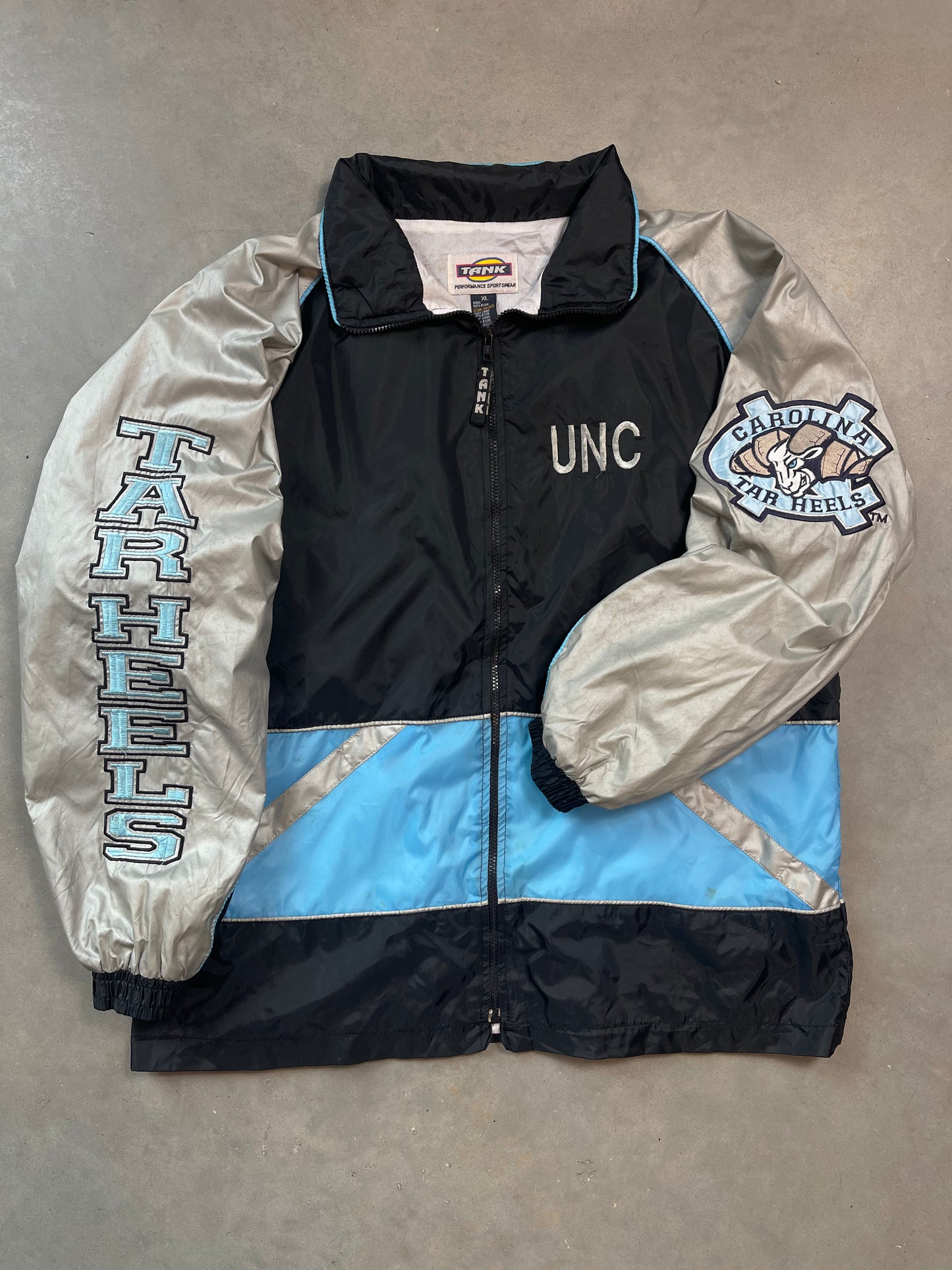 90’s UNC Tarheels Vintage Spellout Windbreaker Jacket (XL)