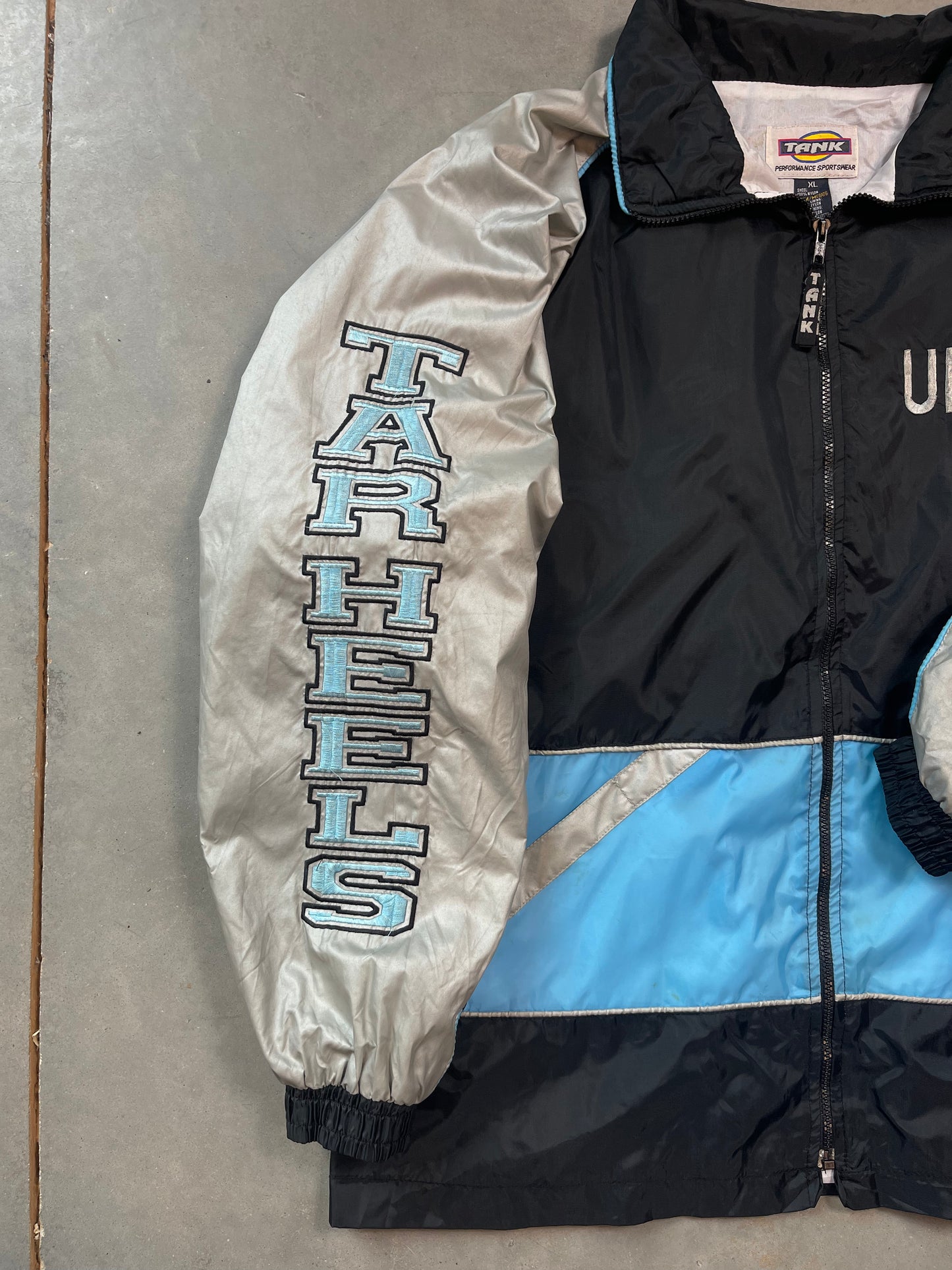 90’s UNC Tarheels Vintage Spellout Windbreaker Jacket (XL)