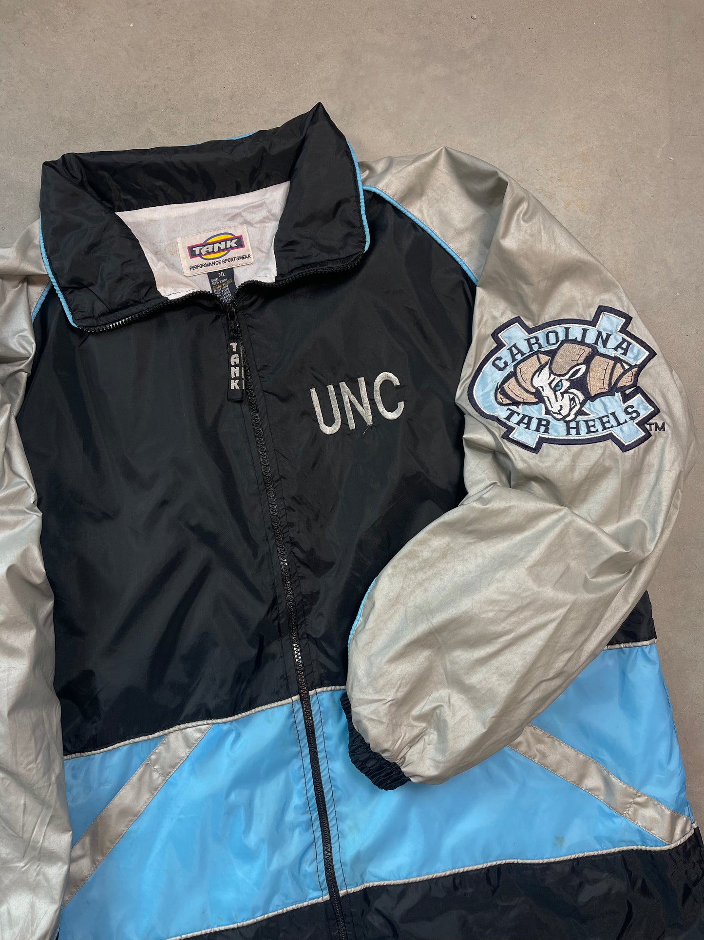 90’s UNC Tarheels Vintage Spellout Windbreaker Jacket (XL)