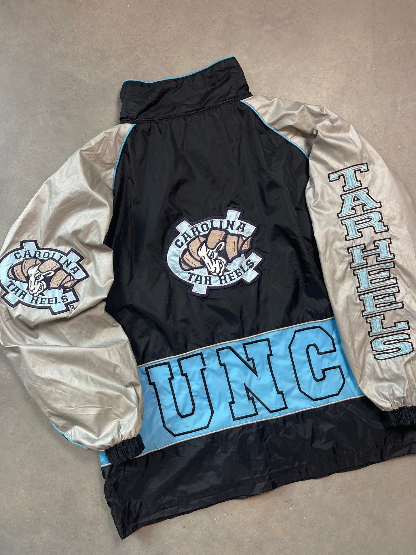 90’s UNC Tarheels Vintage Spellout Windbreaker Jacket (XL)