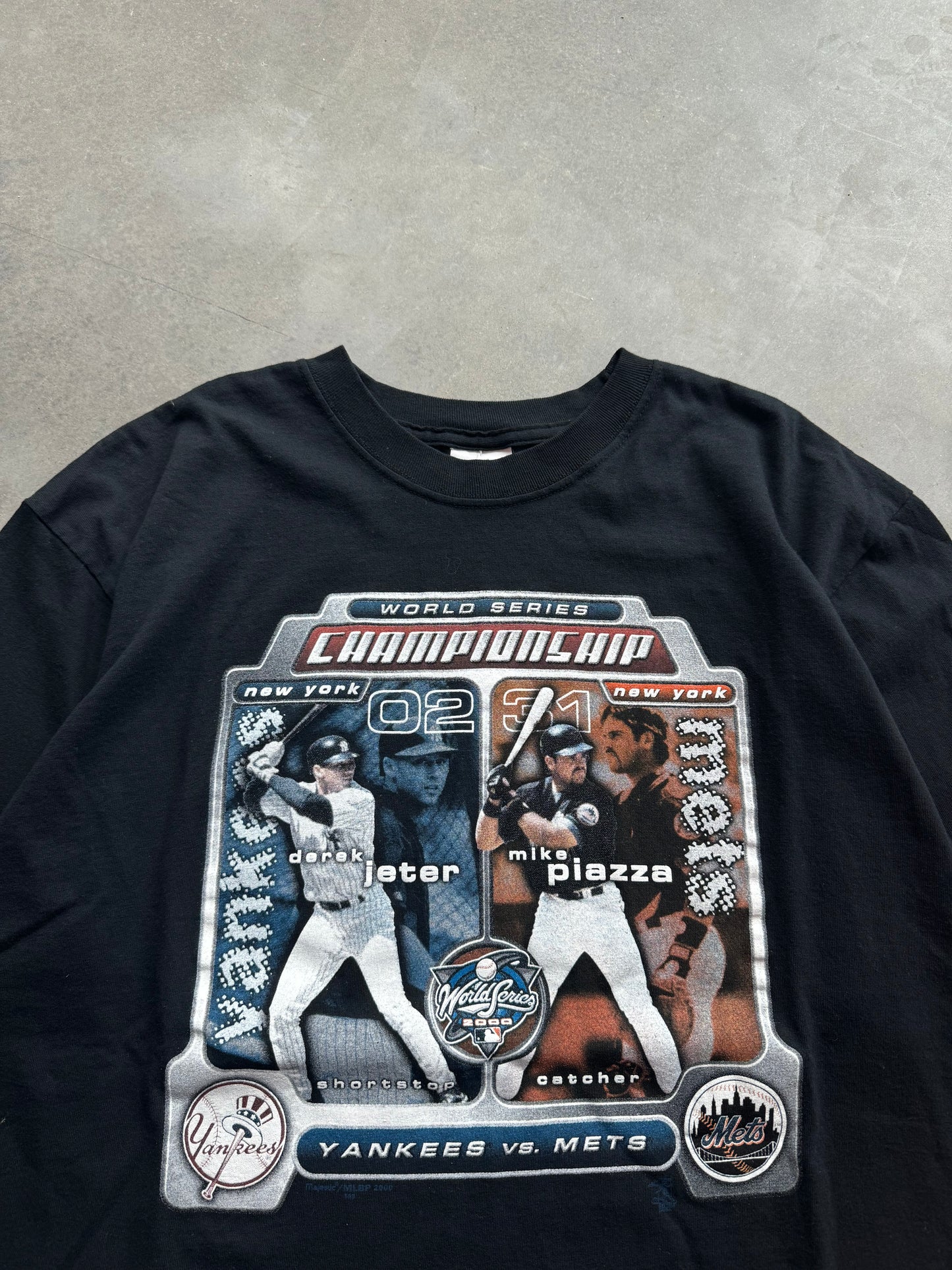 2000 New York Yankees vs. New York Mets Subway Series Derek Jeter Mike Piazza Vintage MLB Tee (XL)