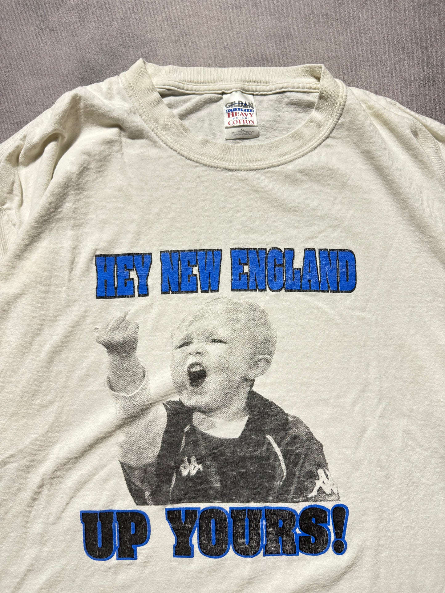 2004 Carolina Panthers vs. New England Patriots Super Bowl XXXVIII “Hey, New England Up Yours!” Vintage White Parking Lot NFL Tee (XL)