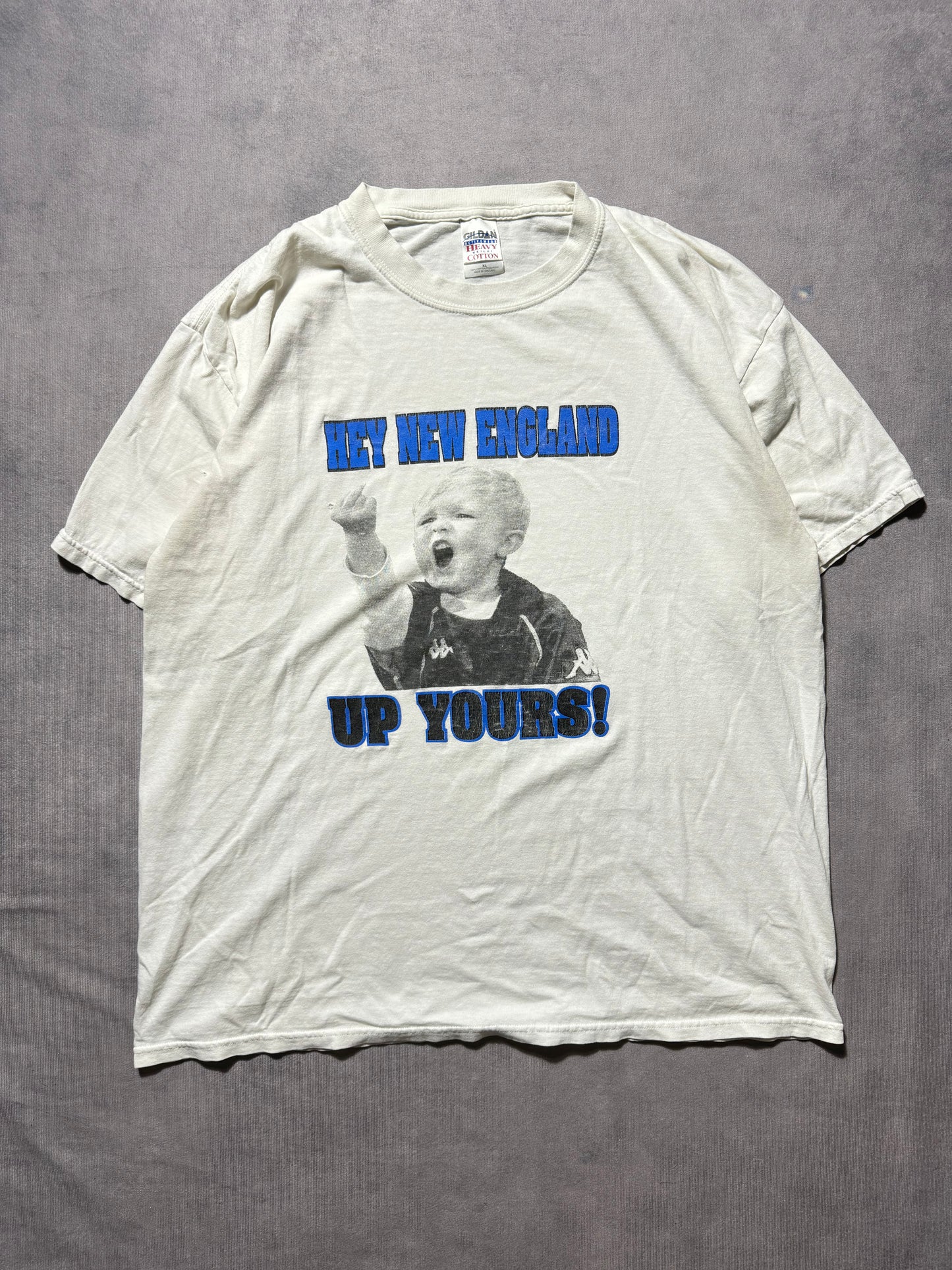 2004 Carolina Panthers vs. New England Patriots Super Bowl XXXVIII “Hey, New England Up Yours!” Vintage White Parking Lot NFL Tee (XL)