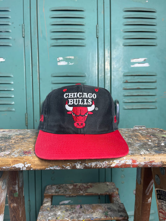 90’s Chicago Bulls Vintage Sun Faded NBA Spellout Snapback Hat (OSFA)