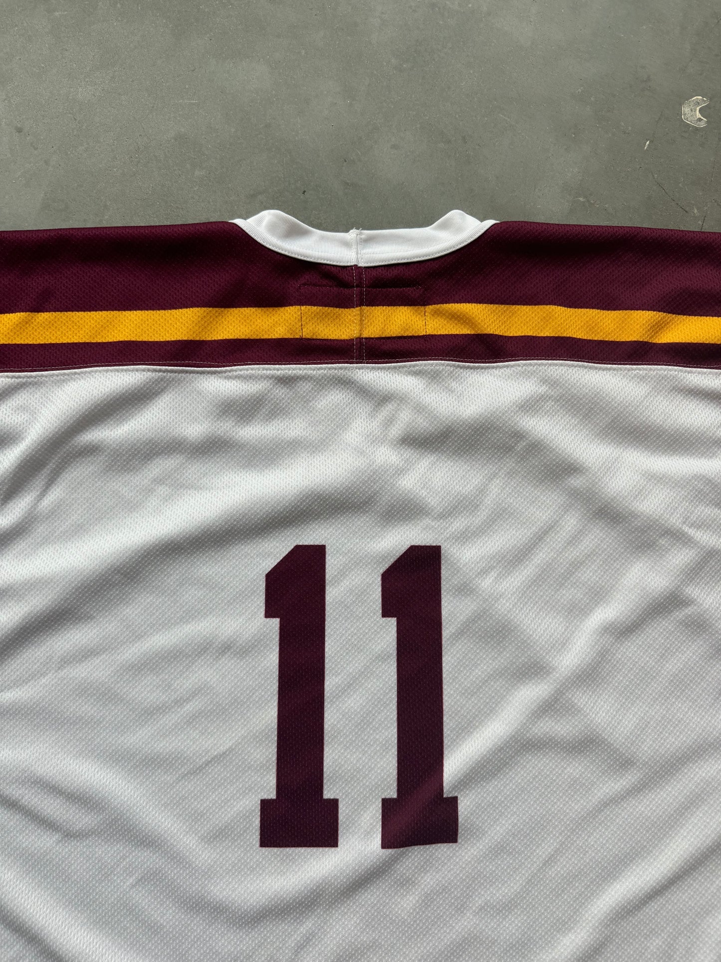 00’s Minnesota Golden Gophers Vintage White Nike College Hockey Jersey (XL)