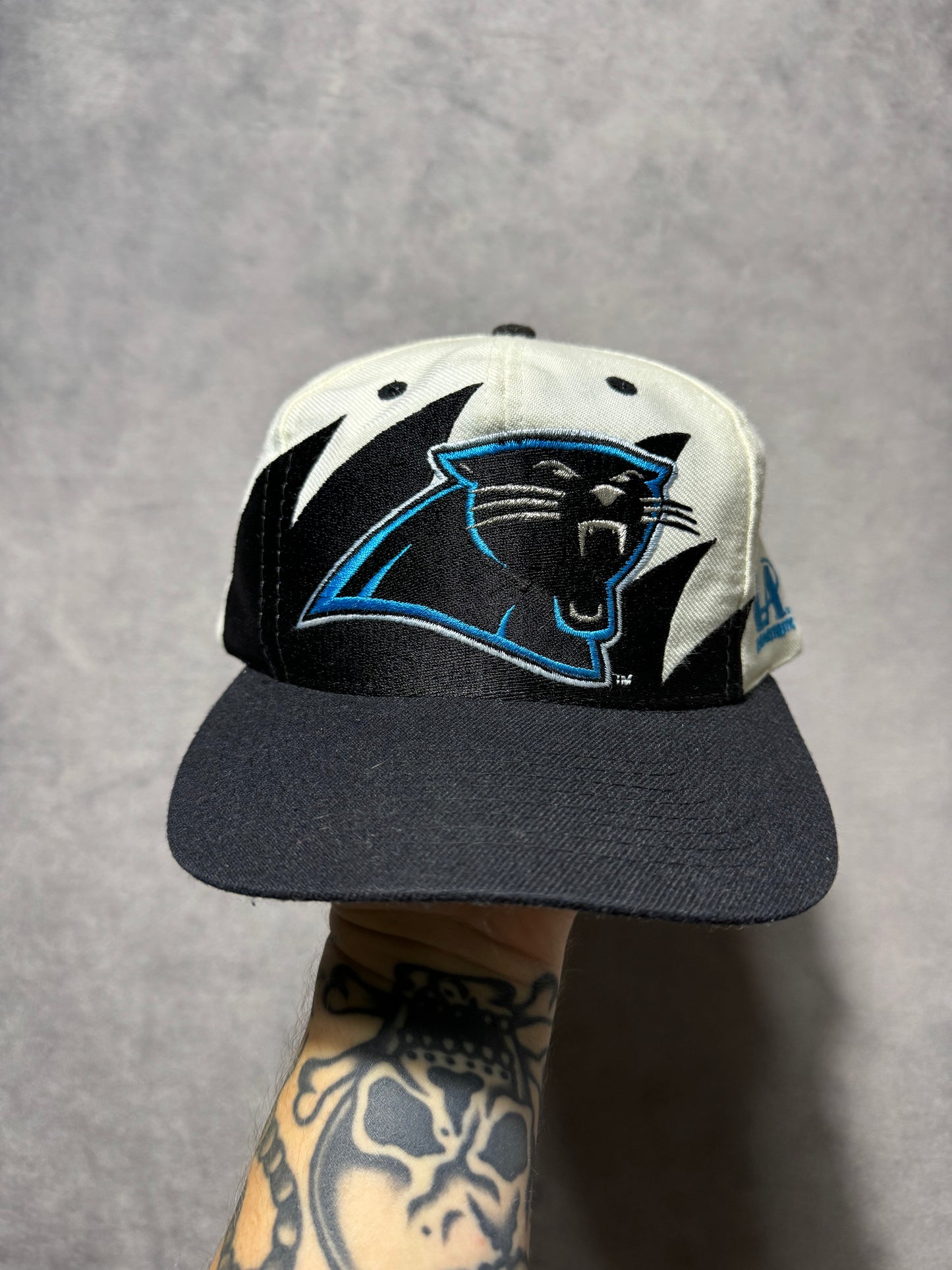 90’s Carolina Panthers Vintage White Dome Logo Athletic Shark Tooth NFL Snapback Hat (OSFA)