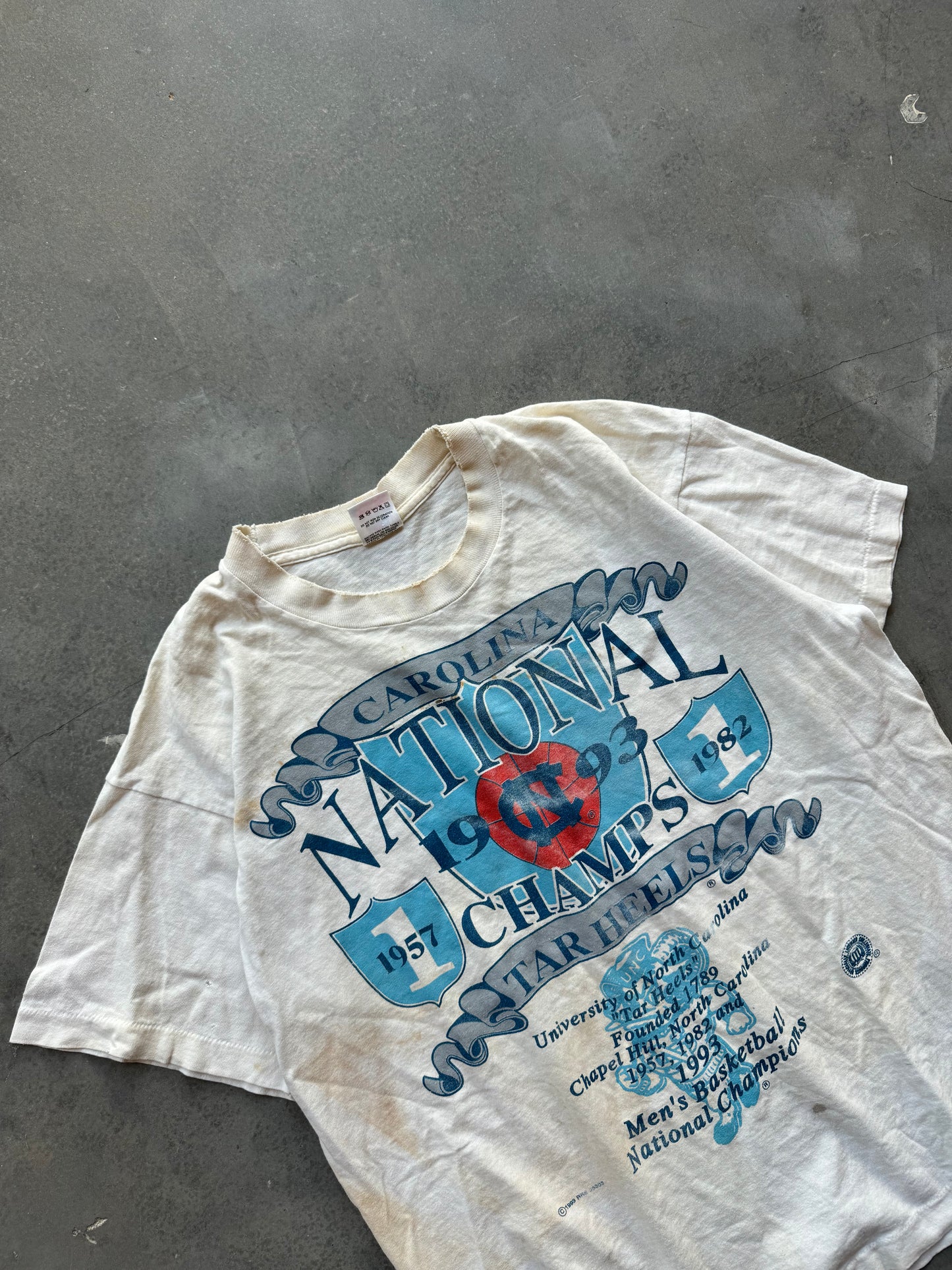 1993 UNC Tarheels NCAA Champions College Basketball Tee - Heavily Distressed (Medium)