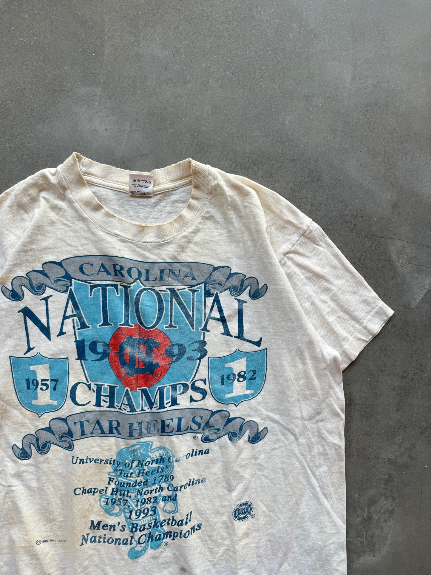 1993 UNC Tarheels NCAA Champions College Basketball Tee - Heavily Distressed (Medium)