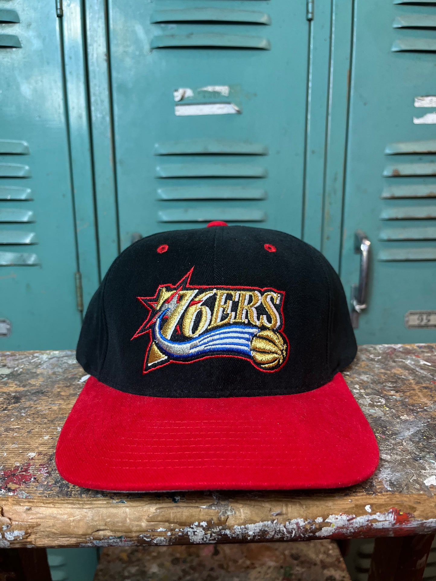 90’s Philadelphia 76ers Vintage Champion NBA Snapback Hat (OSFA)