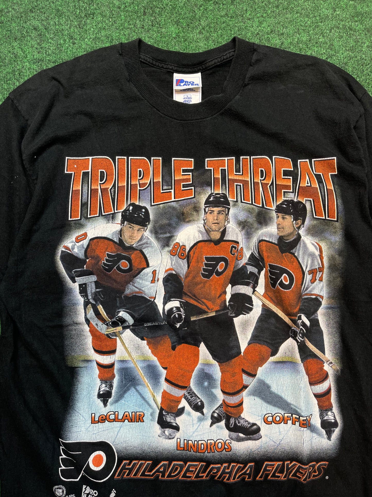90’s Philadelphia Flyers Triple Threat Vintage NHL Hockey Tee (Large)