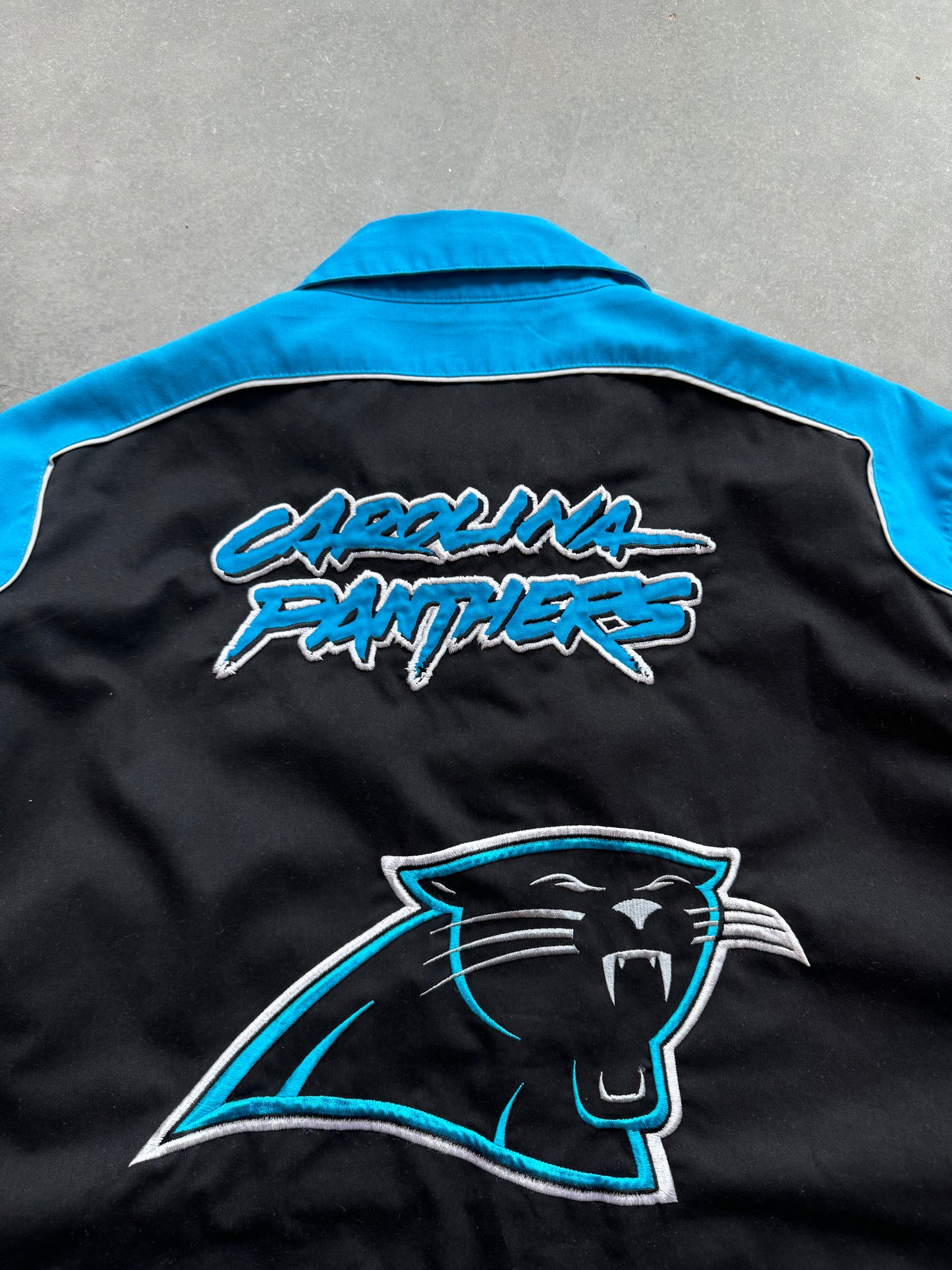 00’s Carolina Panthers Vintage Fully Embroidered Pit Crew Racing Style Button Snap NFL Shirt (Large)