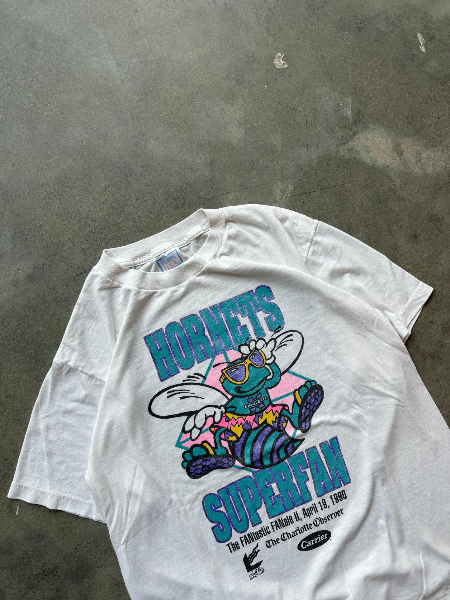 1990 Charlotte Hornets x Charlotte Observer Superfan Fantastic Fanale Vintage NBA Tee (Medium)