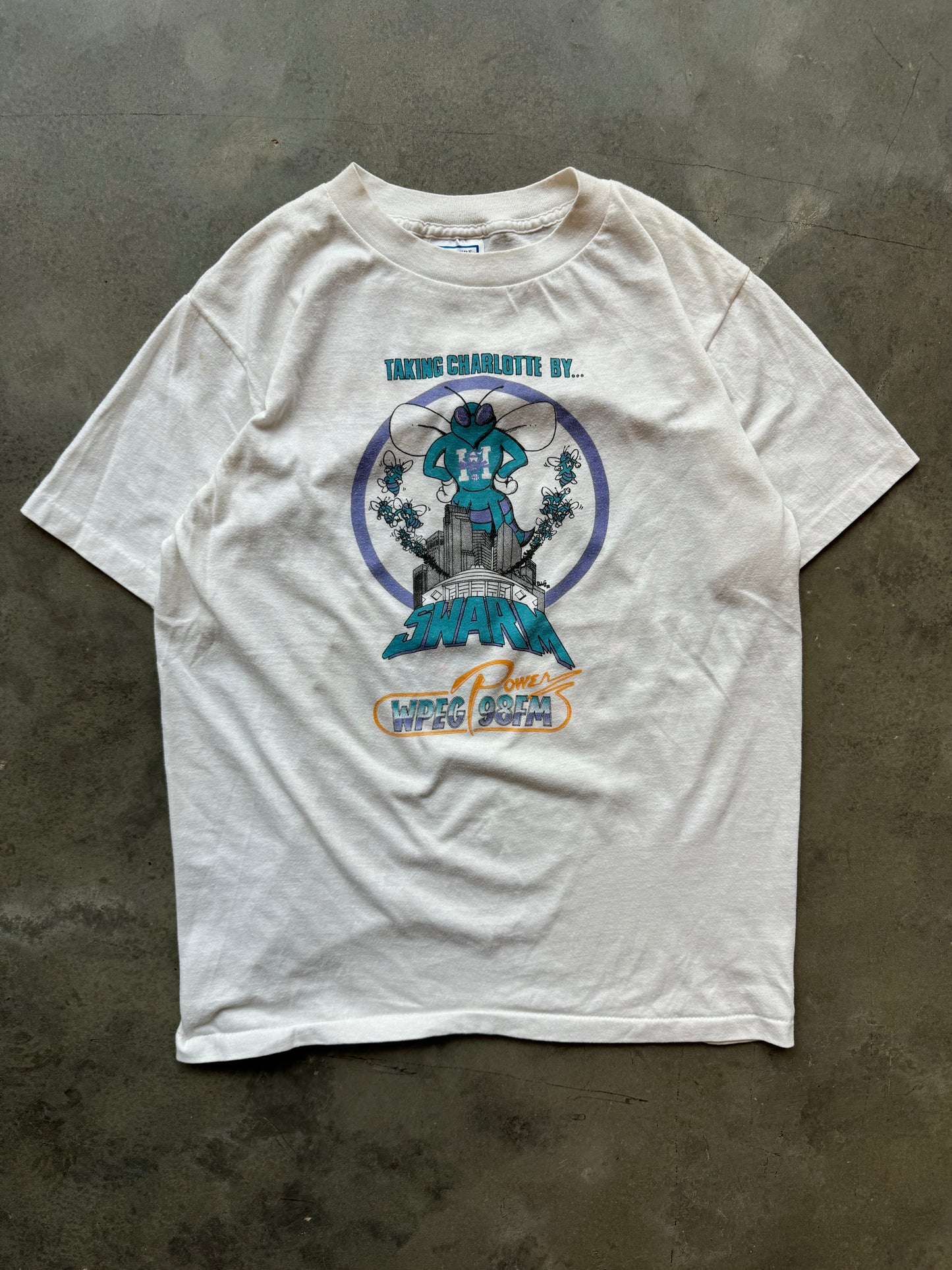 1988 Charlotte Hornets x Power 98FM “Taking Charlotte By Swarm” Vintage Inaugural Season Cartoon Style NBA Tee (Medium)