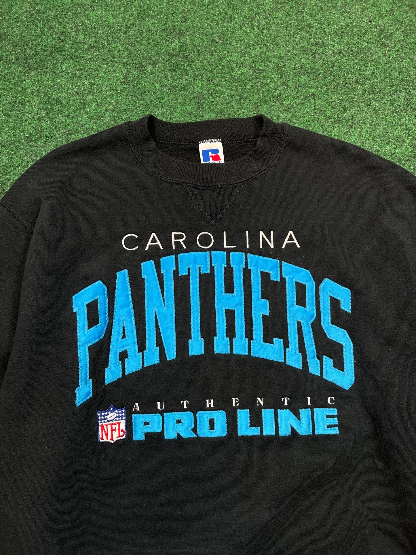 90’s Carolina Panthers Vintage Embroidered Russell Athletic Pro Line NFL Crewneck (Large)