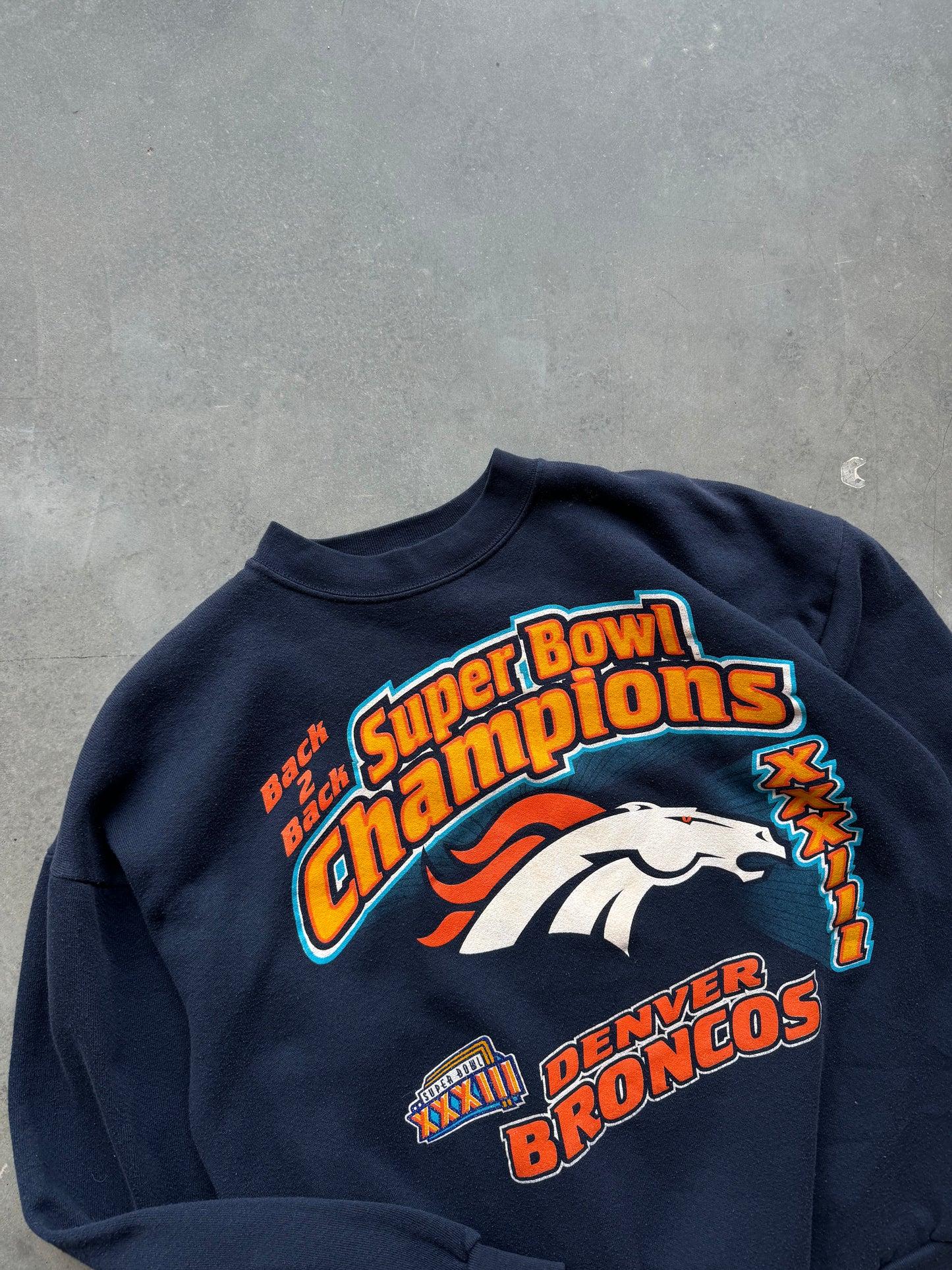 1999 Denver Broncos Super Bowl XXXIII Vintage Back to Back Champions NFL Crewneck (Medium)