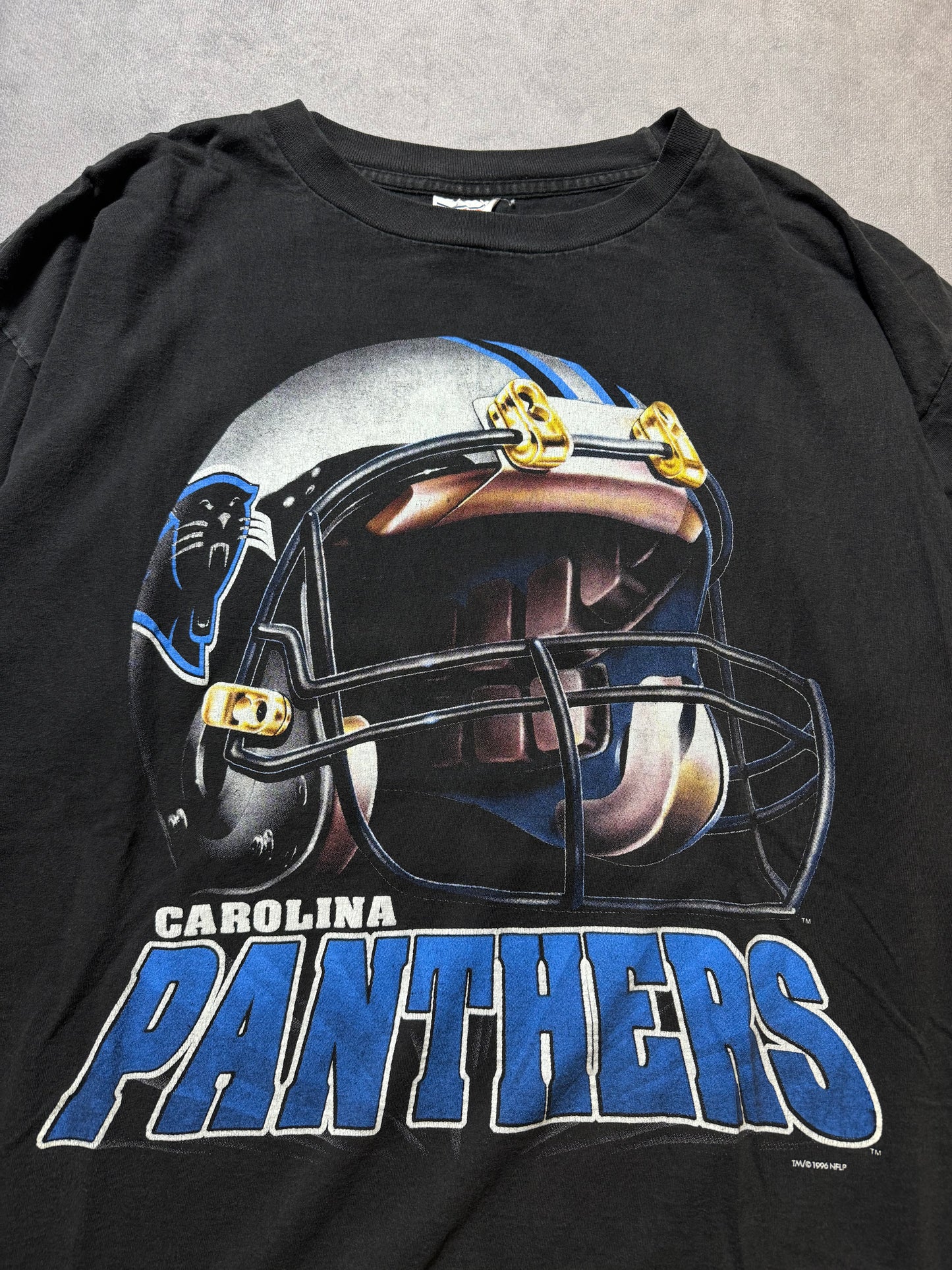 1996 Carolina Panthers Vintage Big Logo Realistic Helmet NFL Tee (XL)