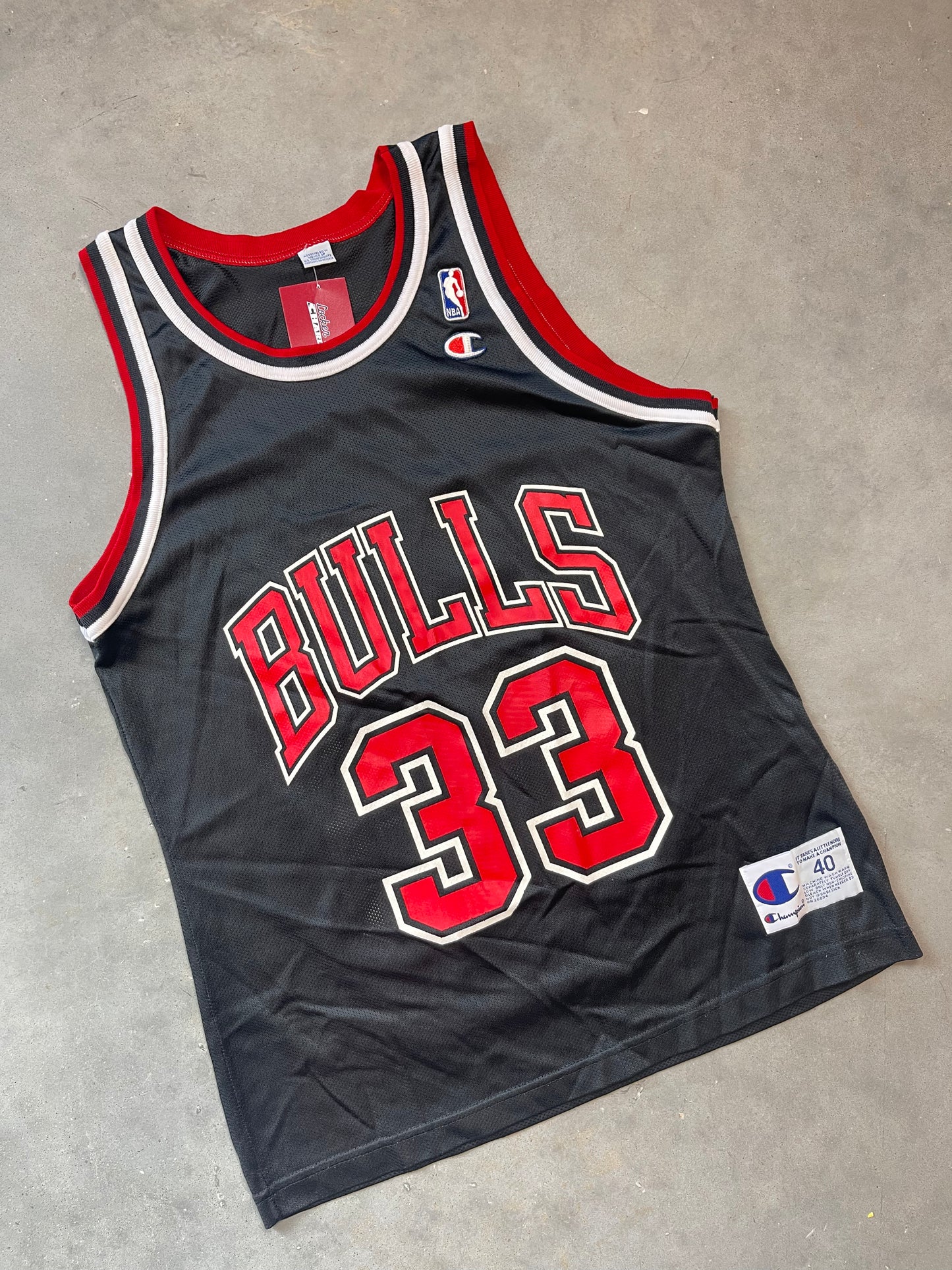 90’s Chicago Bulls Scottie Pippen Vintage Champion NBA Jersey (40/Medium)