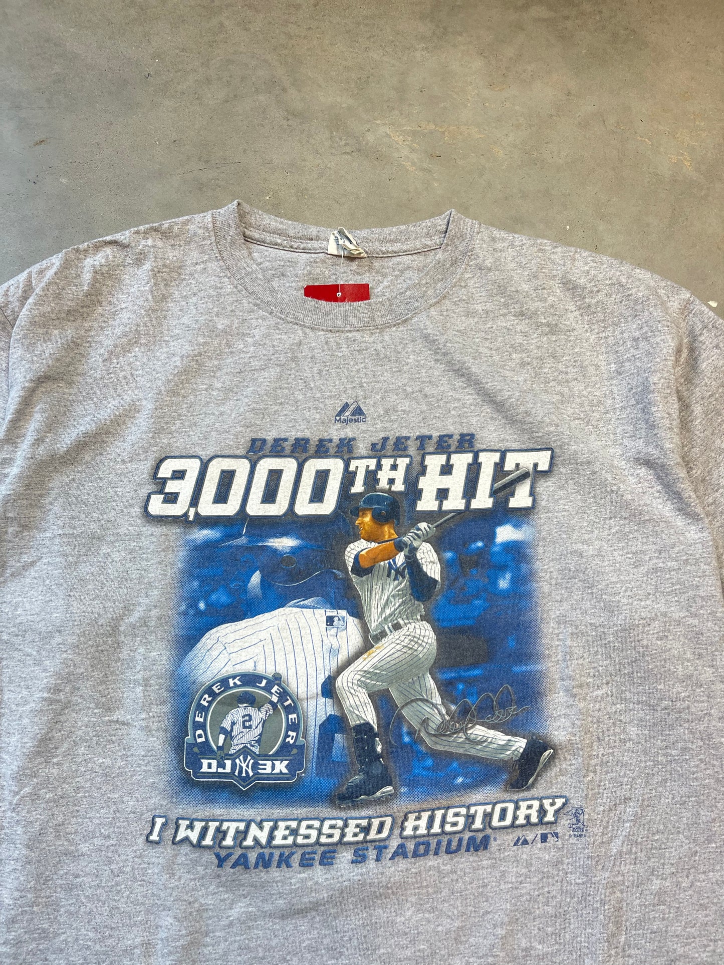 2011 New York Yankees Derek Jeter Vintage 3,000th Hit MLB Tee (XL)