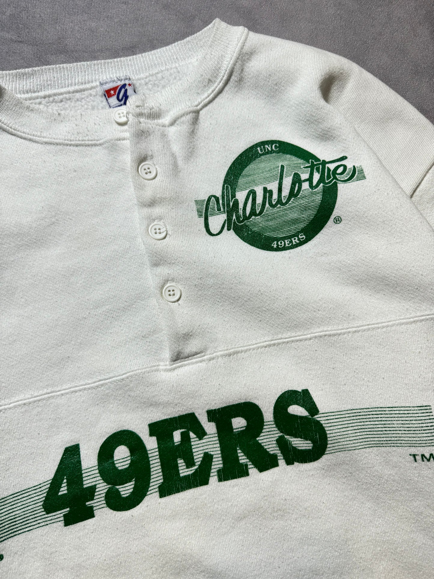 80’s UNC Charlotte 49ers Vintage White Henley Button Up Style Fleece Pullover Crewneck (Medium)