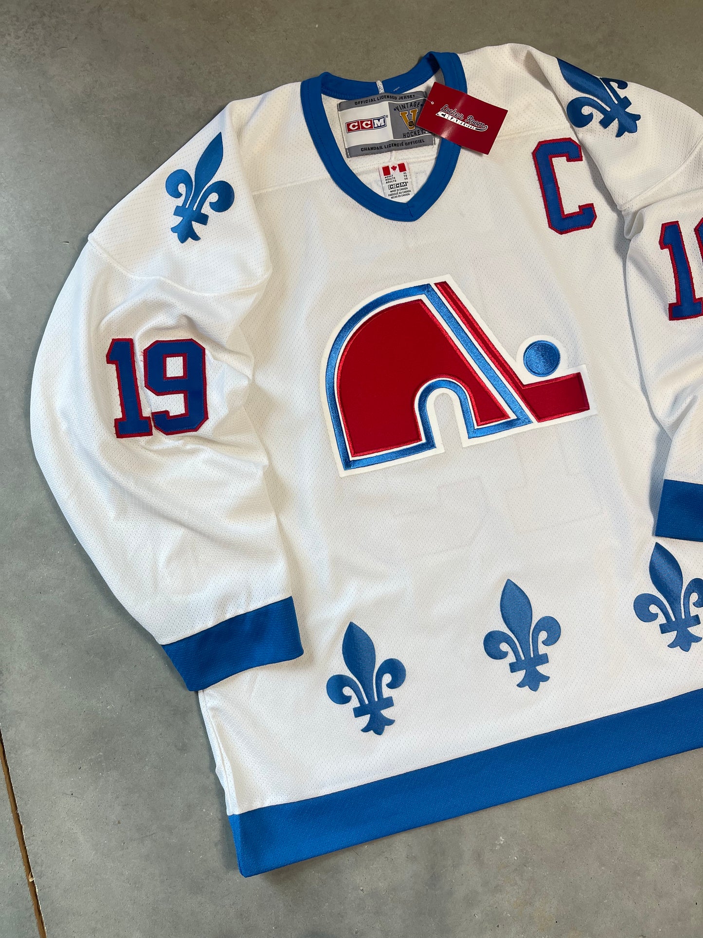 90’s Quebec Nordiques Joe Sakic Vintage CCM NHL Hockey Jersey (XL)