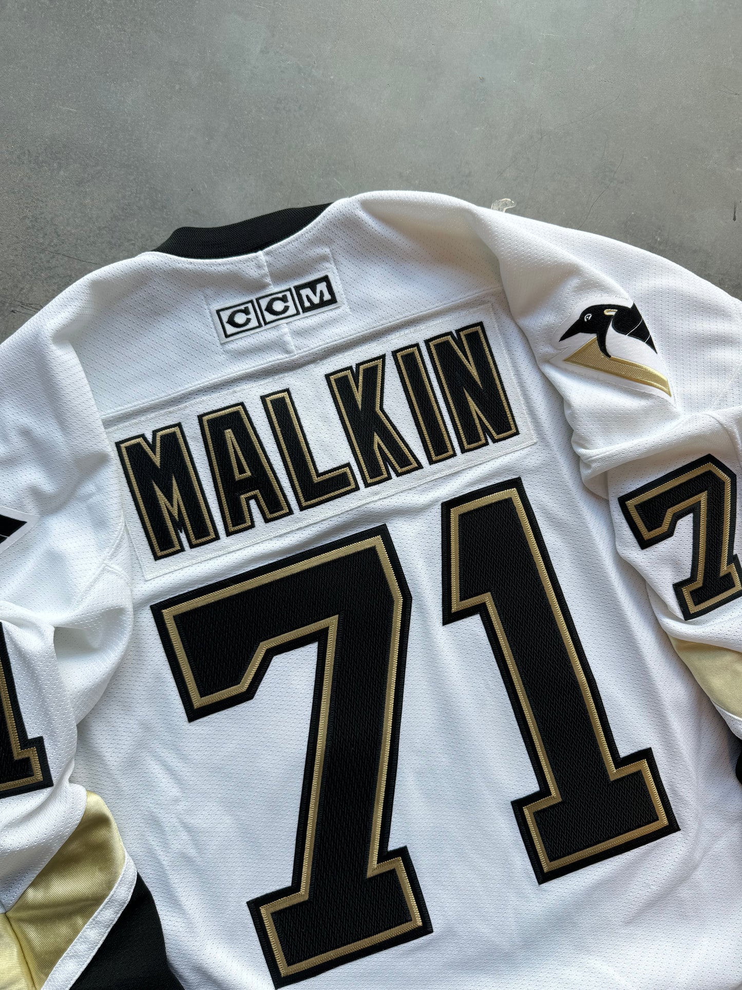 00’s Pittsburgh Penguins Evgeni Malkin Vintage White CCM Heavyweight Embroidered NHL Authentic Jersey (XXL)