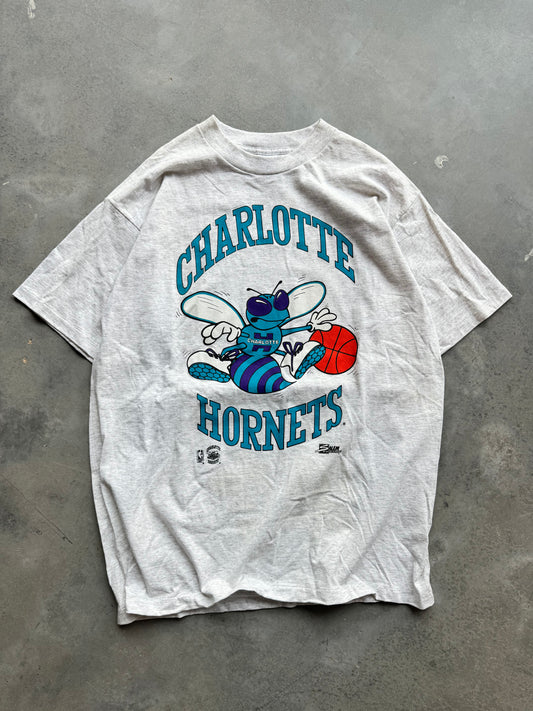 90’s Charlotte Hornets Vintage Salem Sportswear Big Logo NBA Tee (XL)