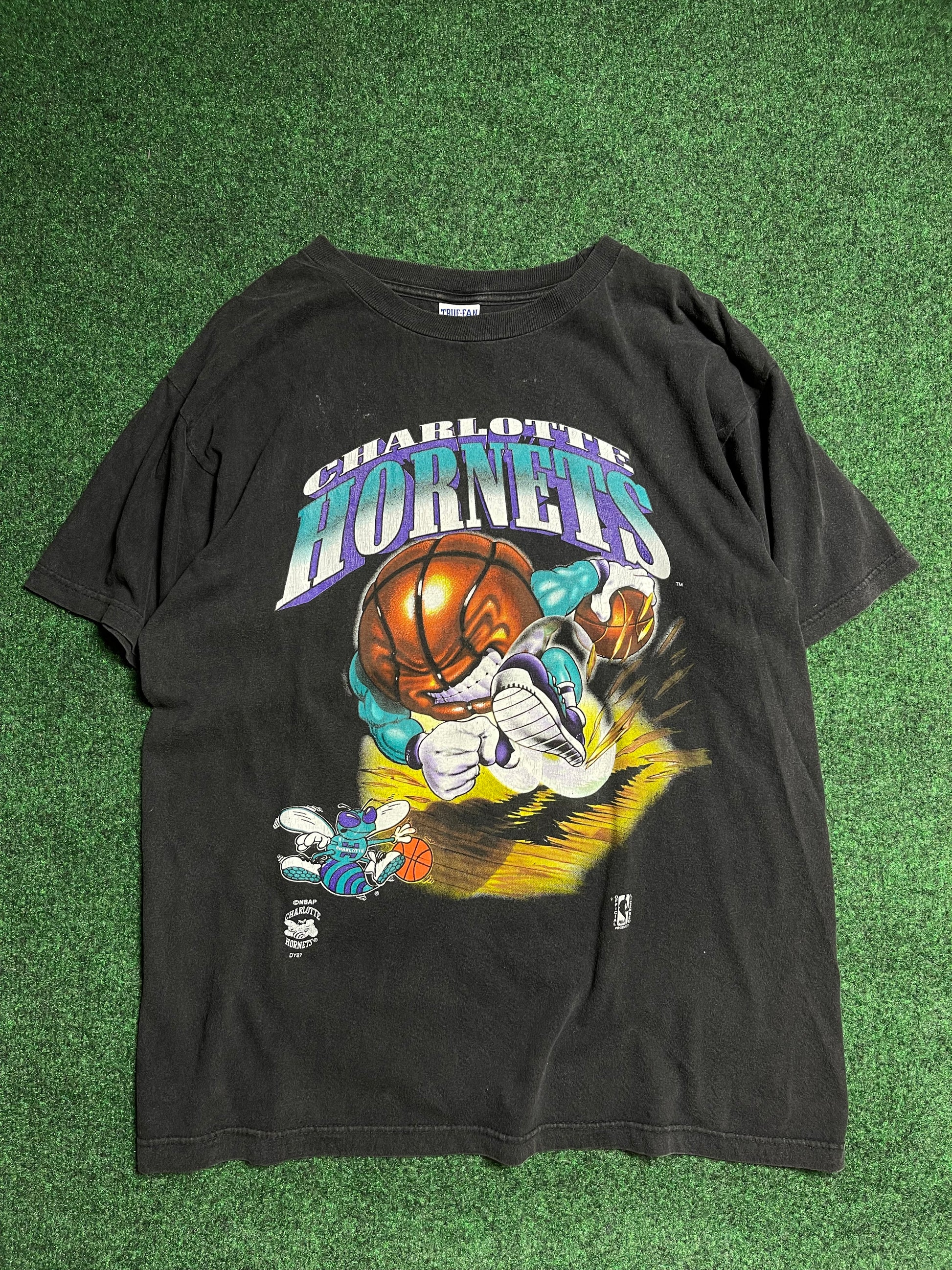 90’s Charlotte Hornets Vintage NBA Tee (Large) – Locker Room CLT