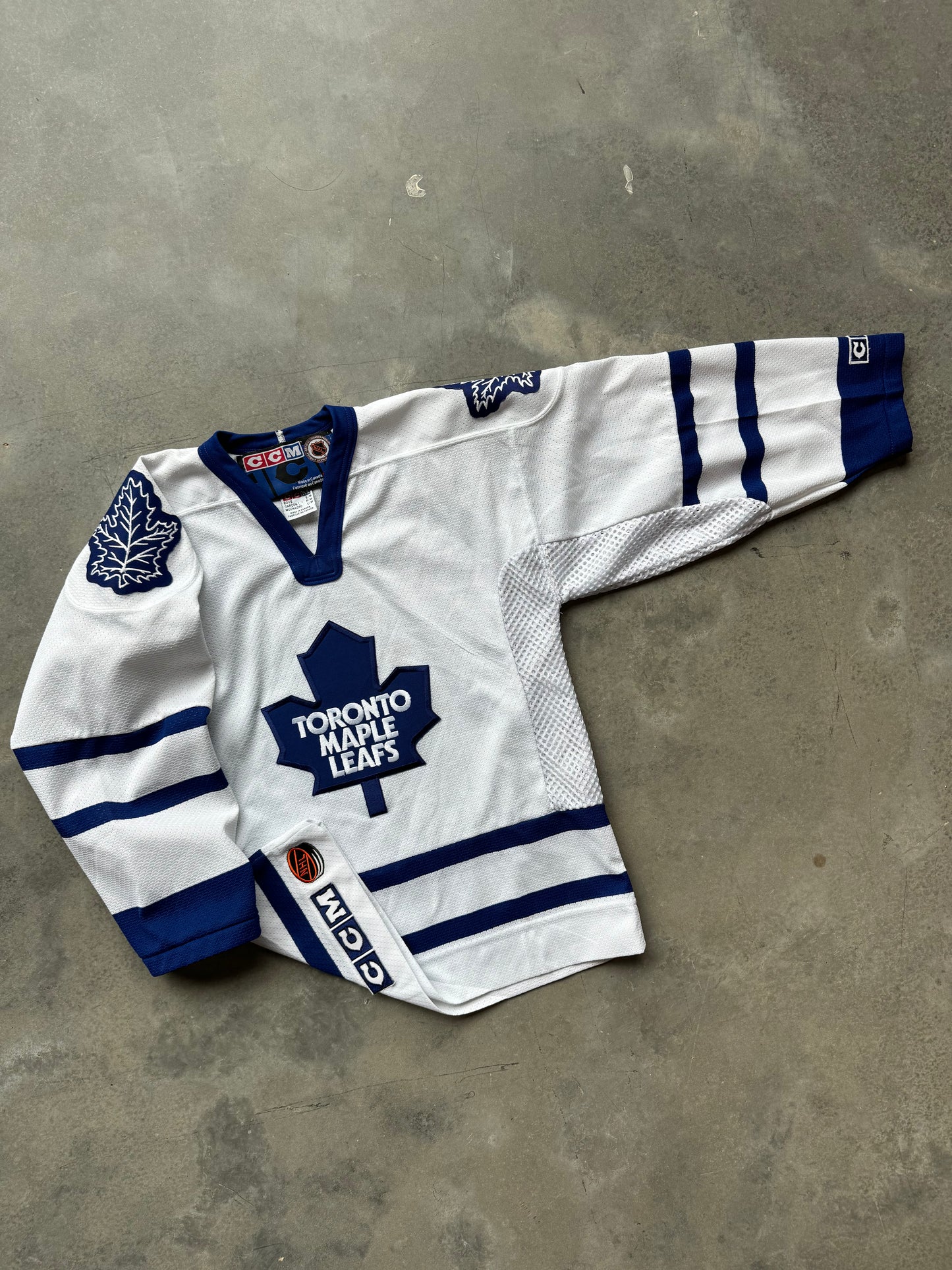 90’s Toronto Maple Leafs Vintage White CCM NHL Hockey Jersey (Youth Small/Medium)