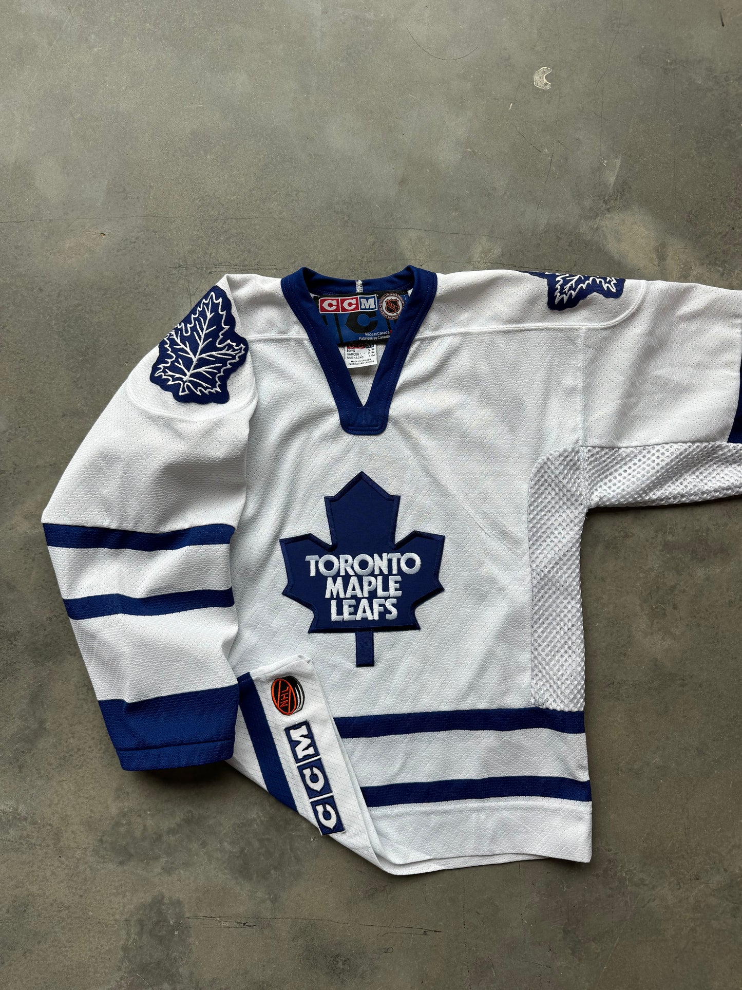 90’s Toronto Maple Leafs Vintage White CCM NHL Hockey Jersey (Youth Small/Medium)
