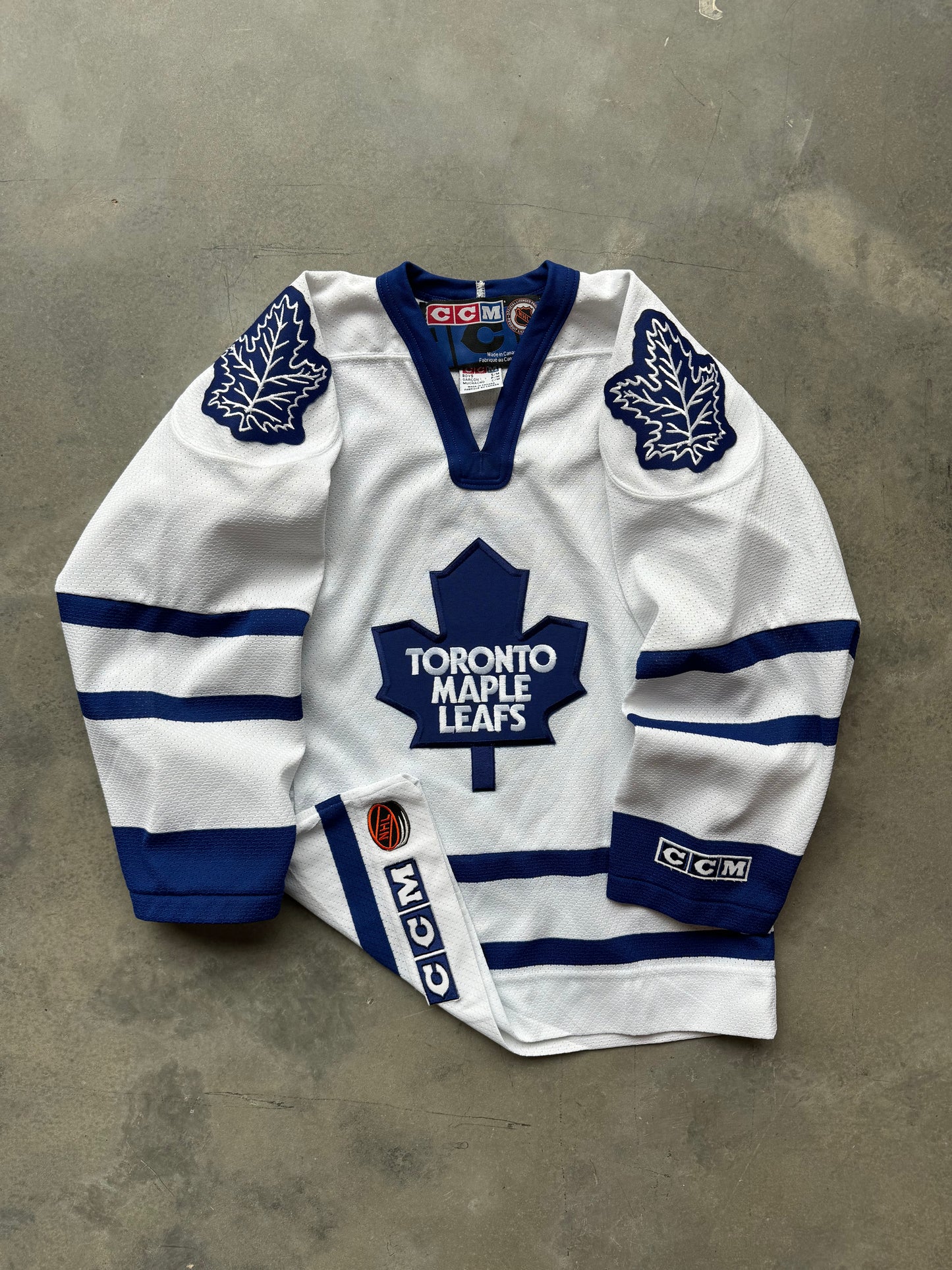 90’s Toronto Maple Leafs Vintage White CCM NHL Hockey Jersey (Youth Small/Medium)