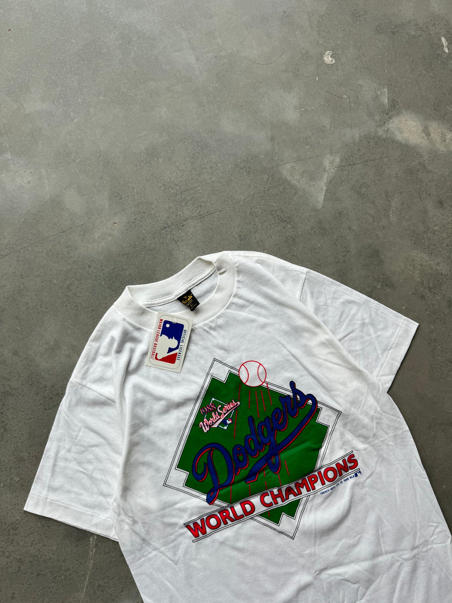 1988 Los Angeles Dodgers Vintage White Trench Sportswear MLB World Series Champions Tee - Deadstock (Medium)