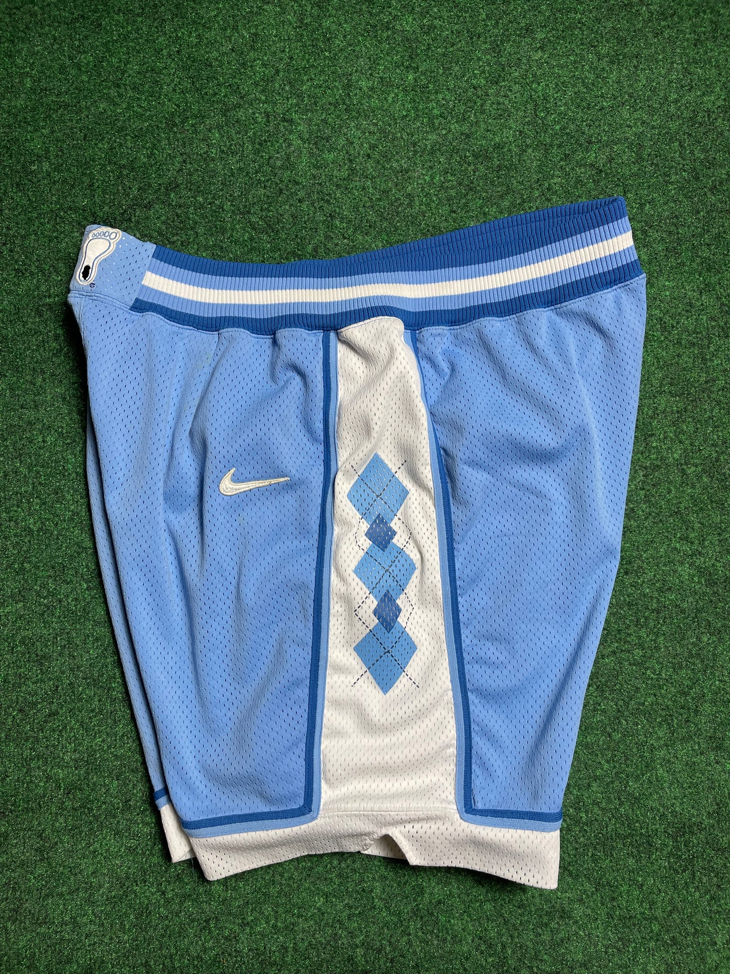 90’s UNC North Carolina Tarheels Vintage Nike Heavy Mesh Authentic Shorts (38/XL)